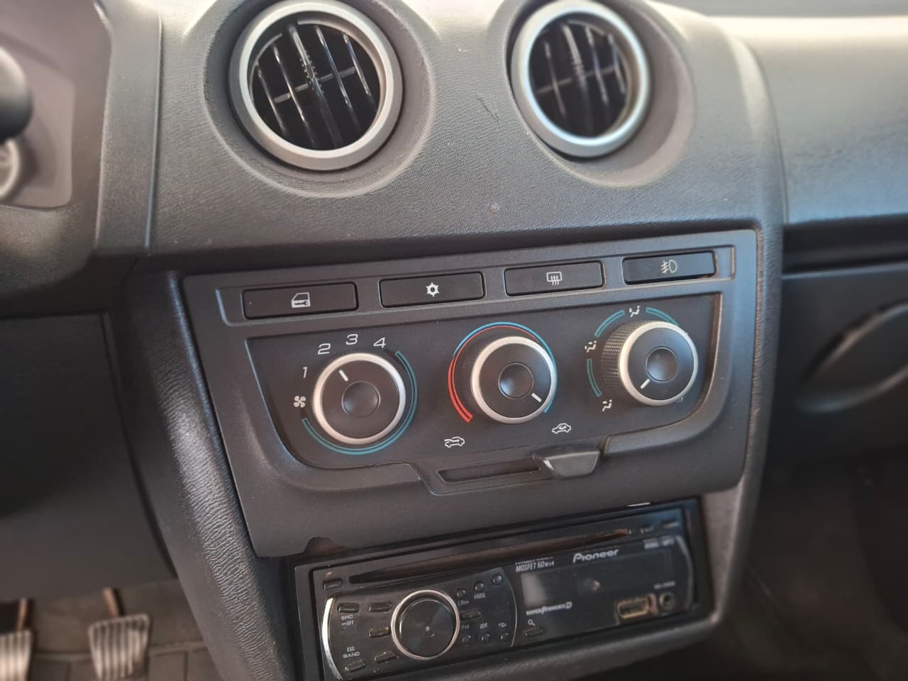 
								CELTA LT 1.0 COMPLETO ANO 2013 full									