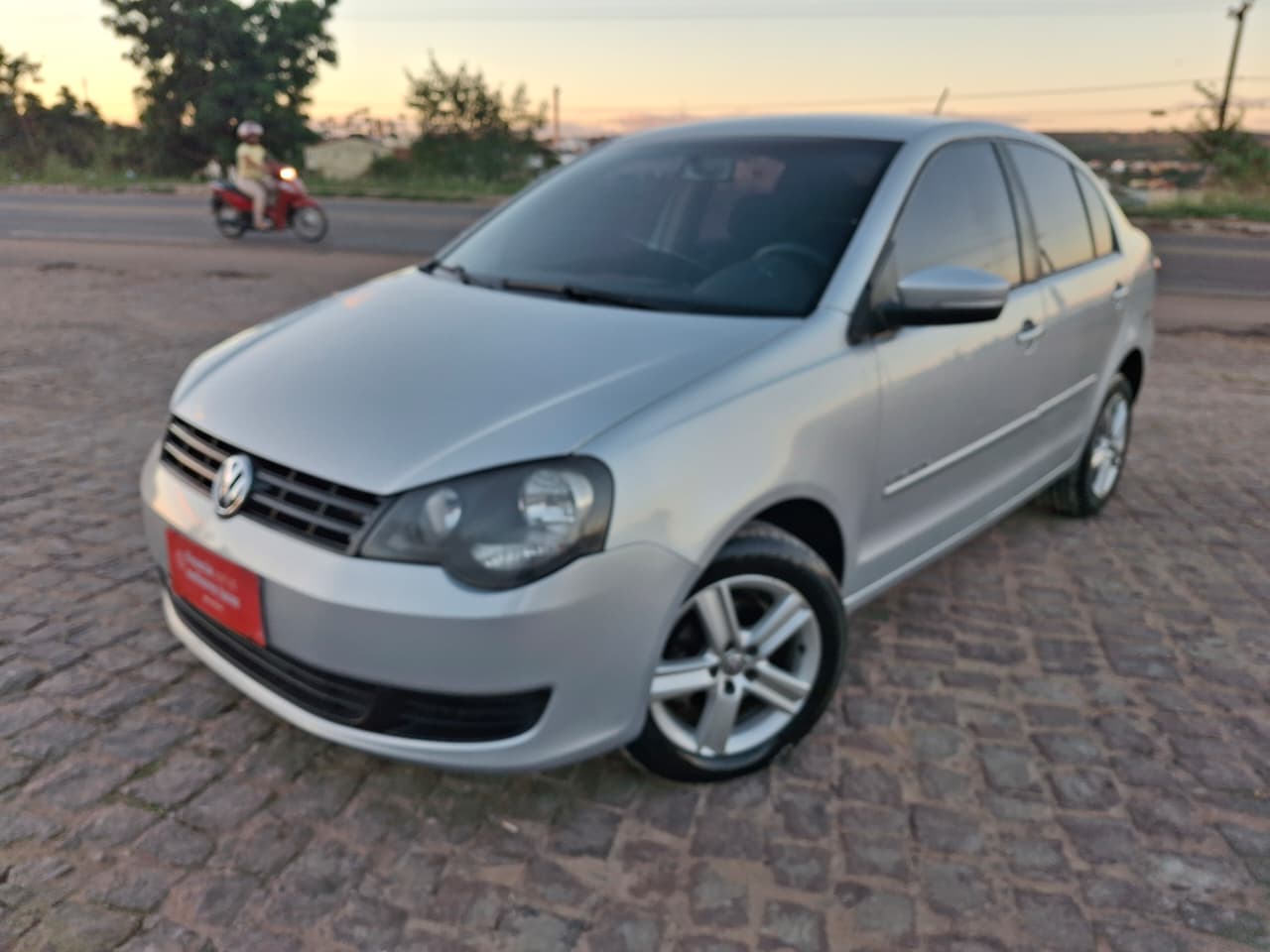 
								POLO 1.6 SEDAN MANUAL full									