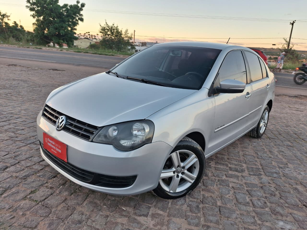 
								POLO 1.6 SEDAN MANUAL full									