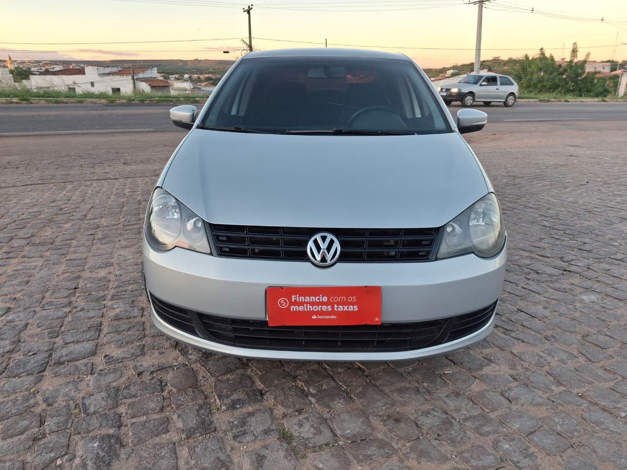 
								POLO 1.6 SEDAN MANUAL full									