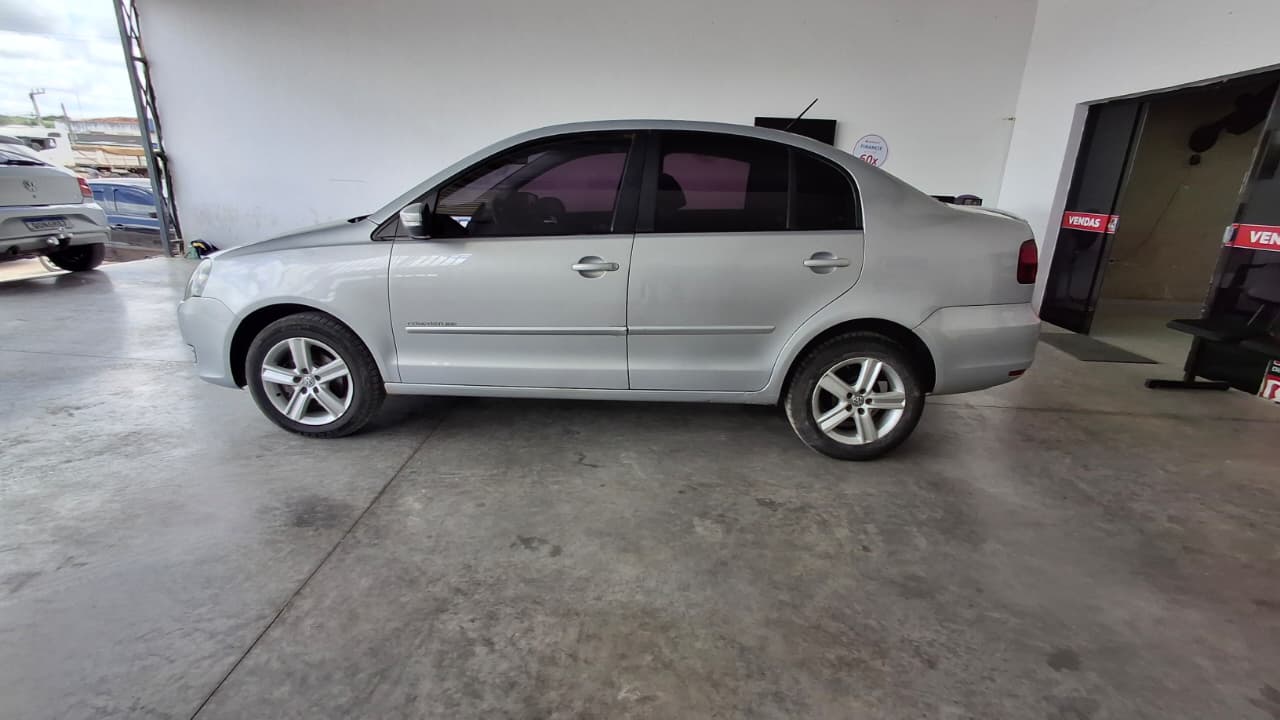 
								POLO 1.6 SEDAN MANUAL full									