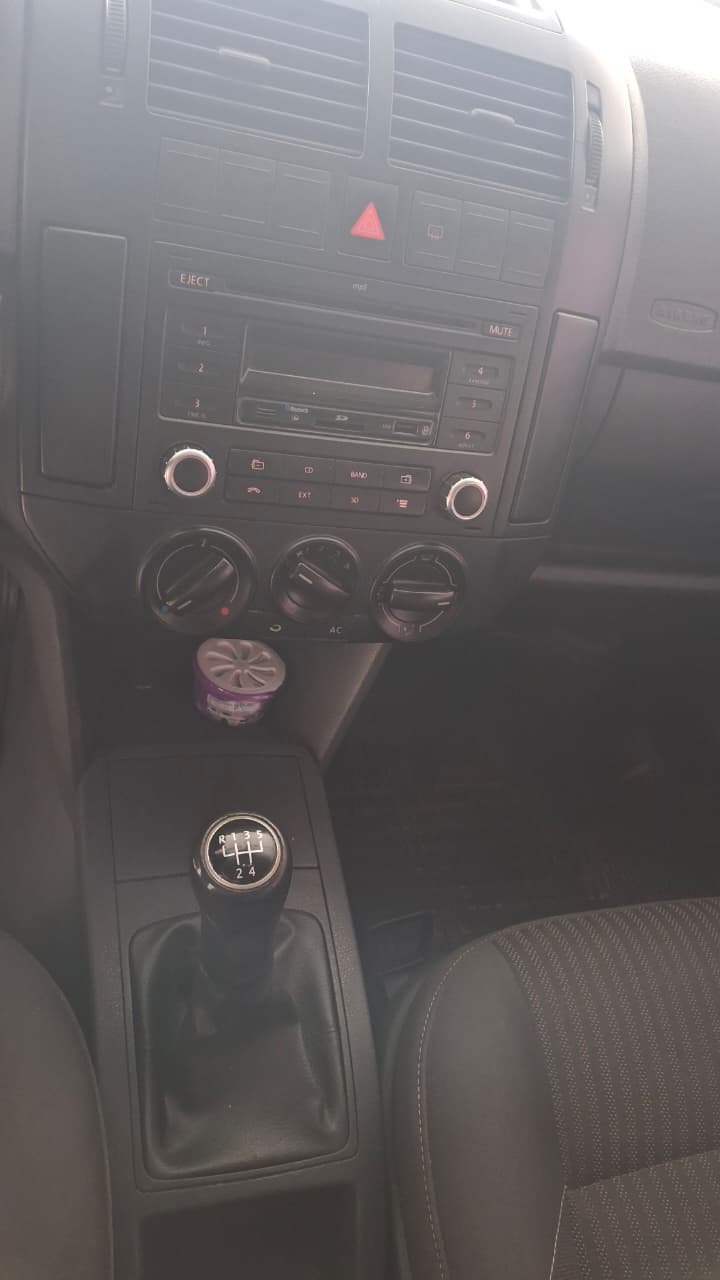 
								POLO 1.6 SEDAN MANUAL full									