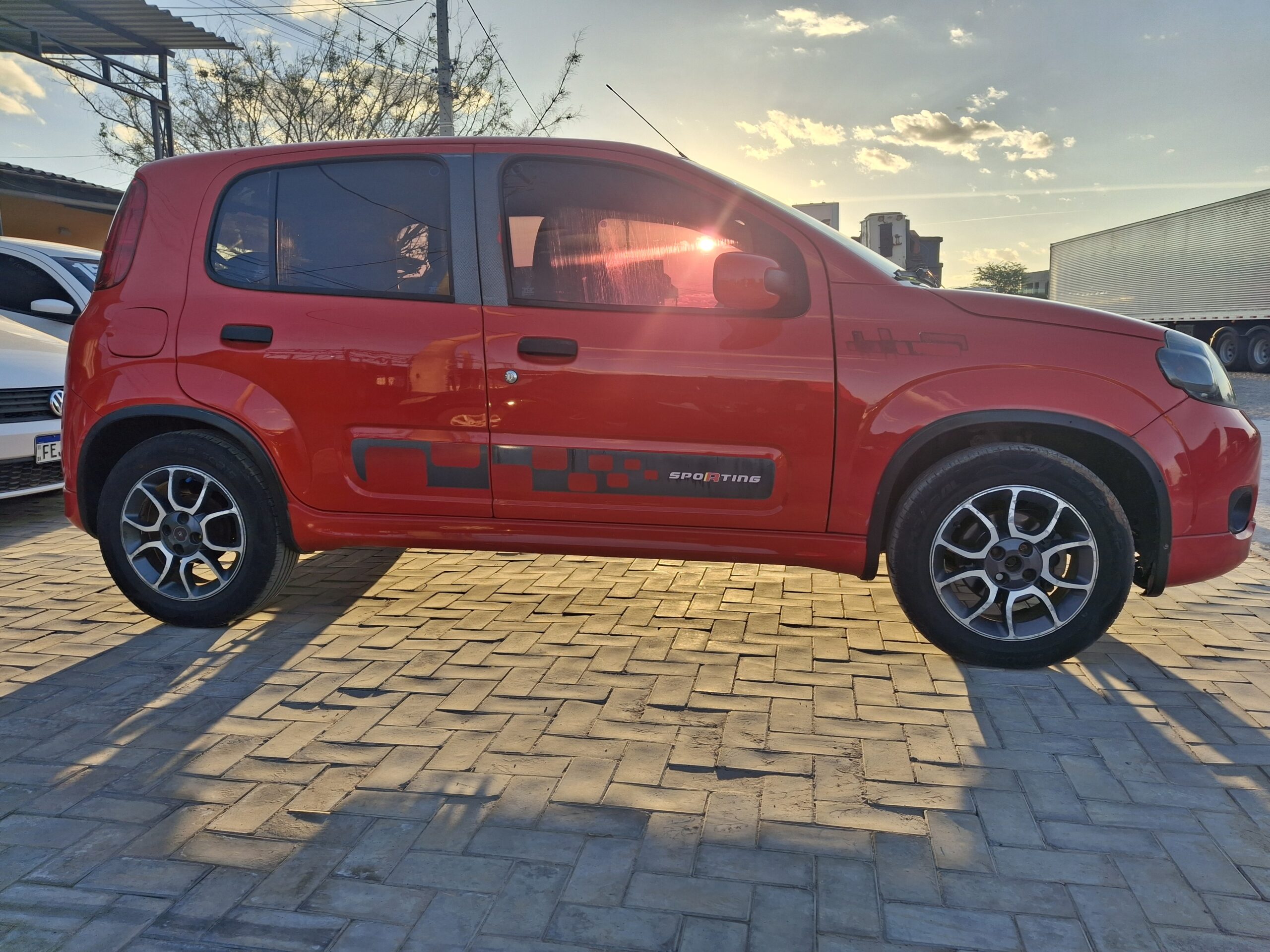 
								FIAT/UNO SPORTING 1.4 EVO FIRE FLEX full									