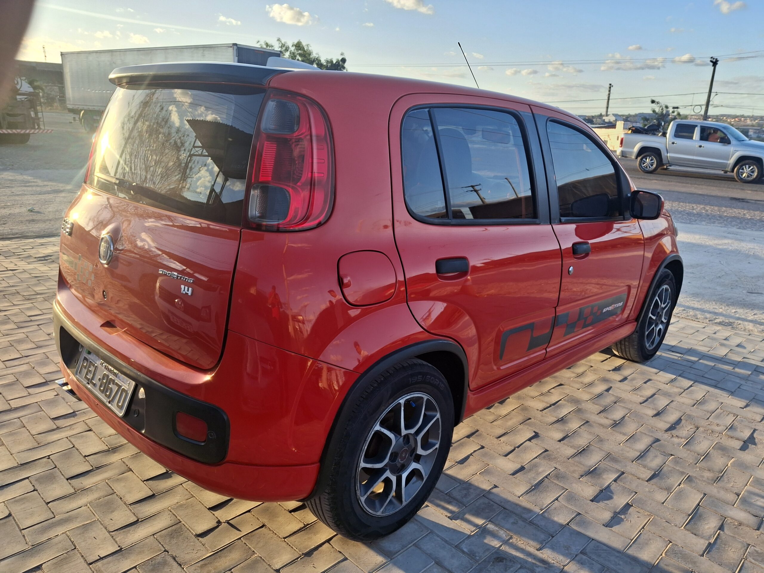
								FIAT/UNO SPORTING 1.4 EVO FIRE FLEX full									