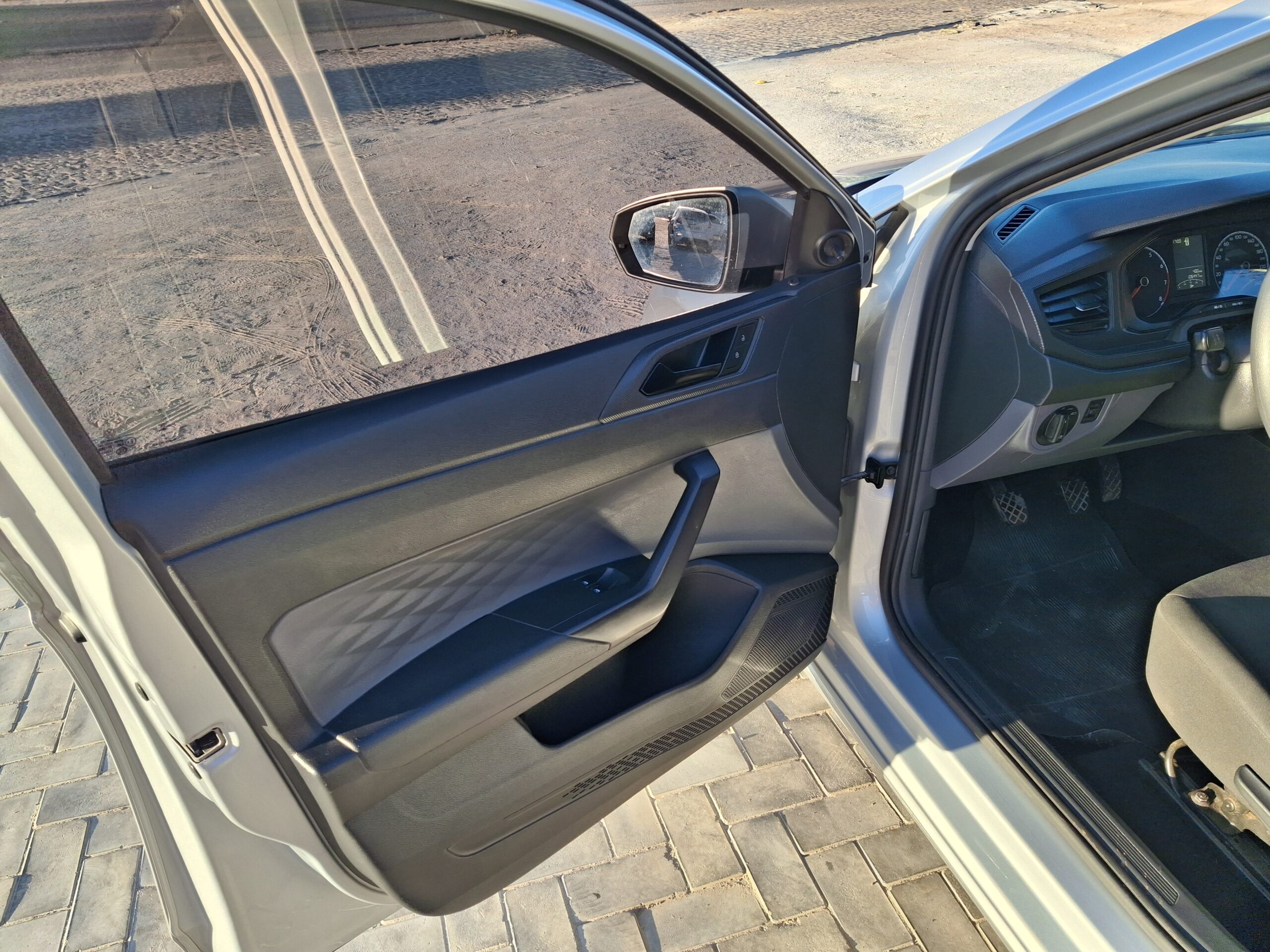 
								VW/POLO 1.0 MPI FLEX 12V 2023 full									