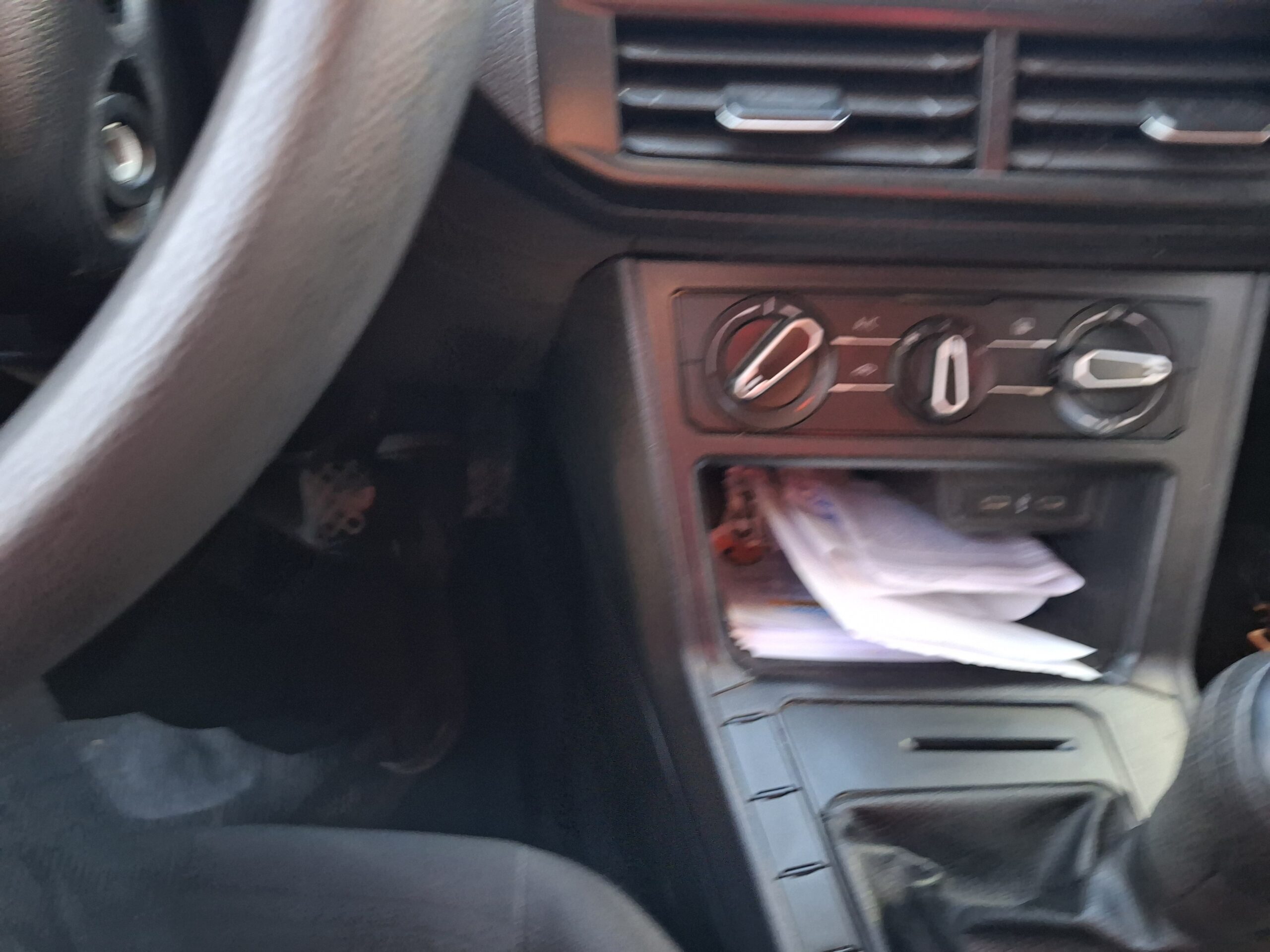 
								VW/POLO 1.0 MPI FLEX 12V 2023 full									