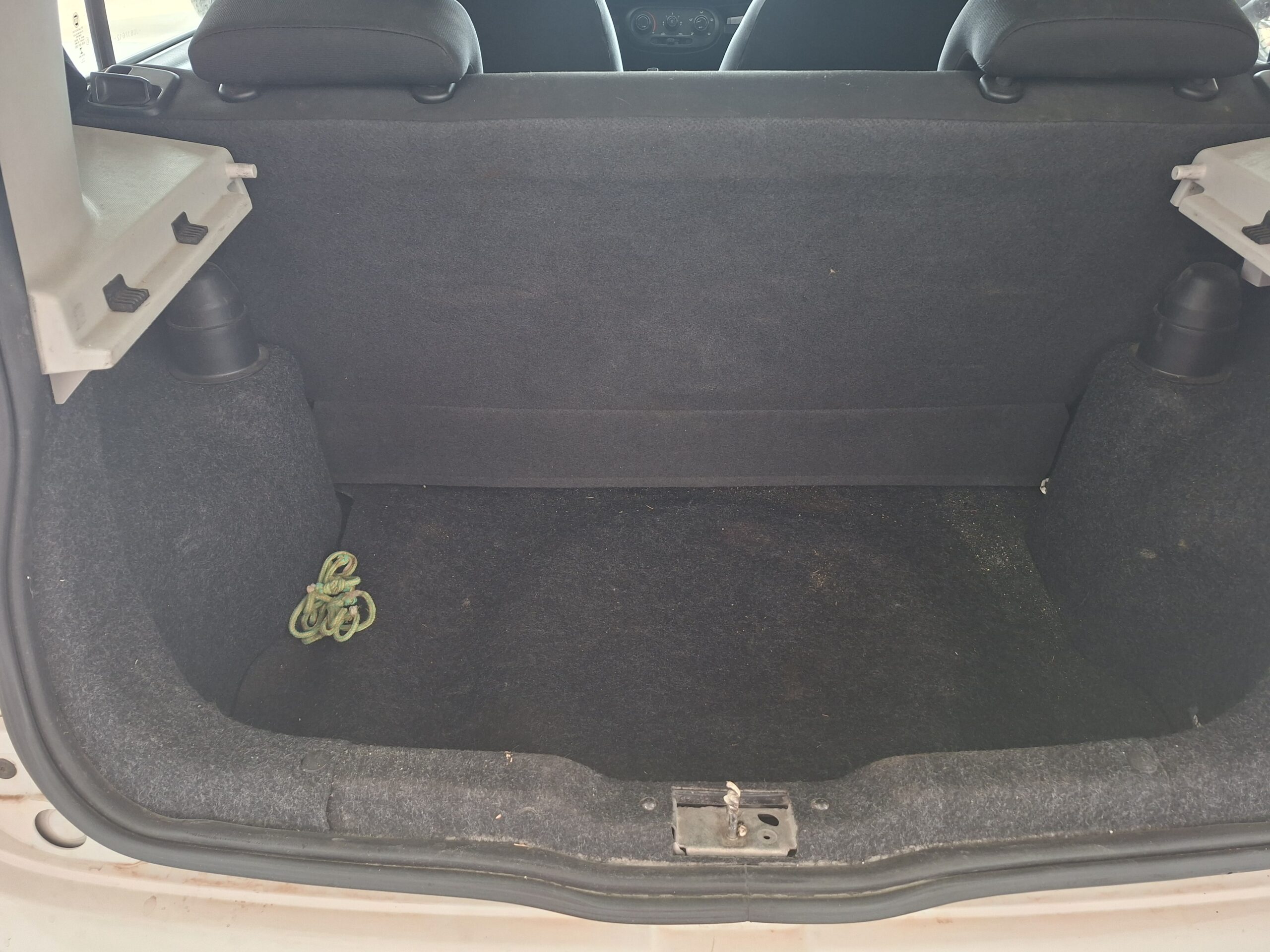 
								FIAT UNO DRIVE 1.0 FLEX 2018 full									