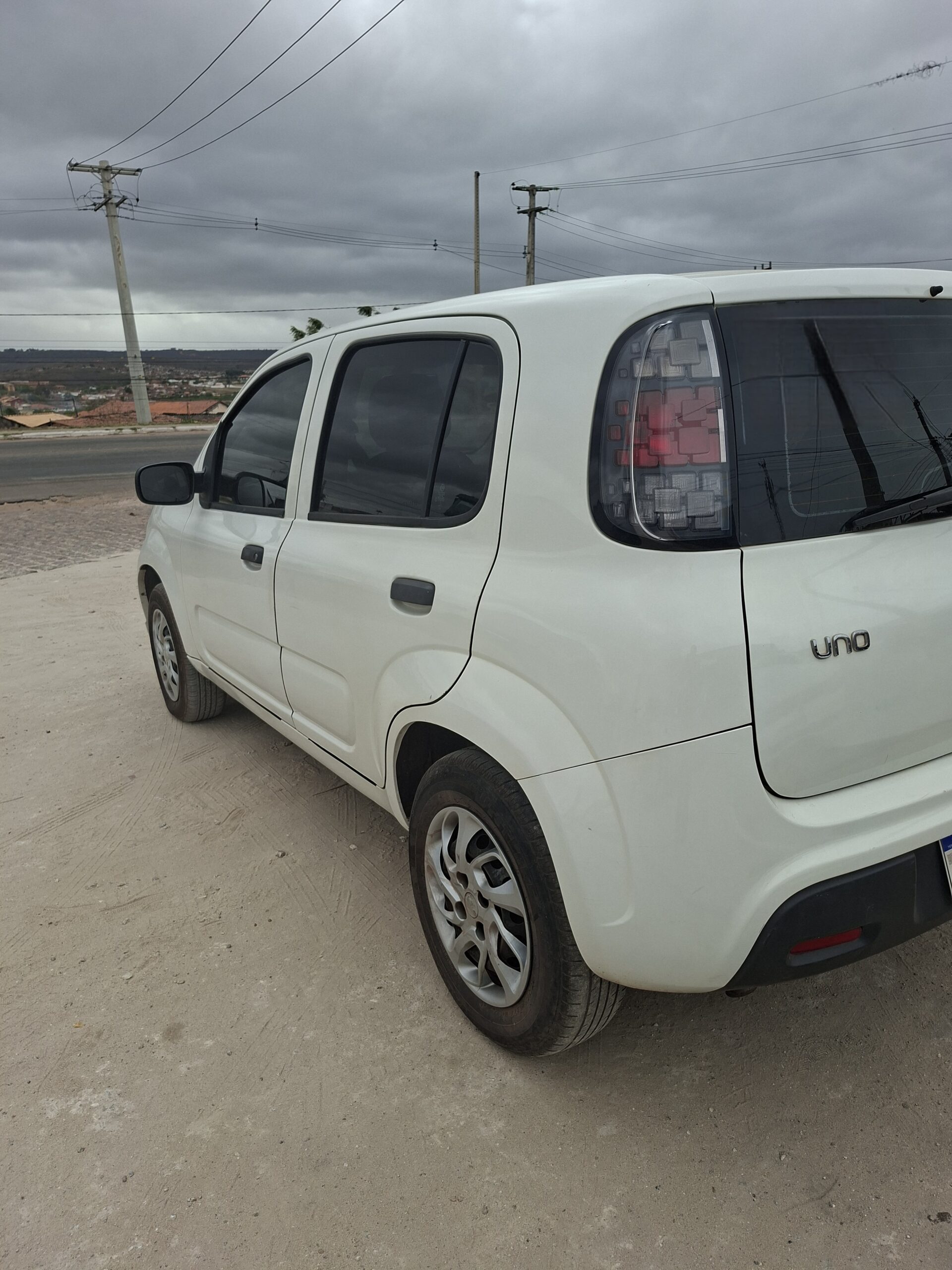 
								FIAT UNO DRIVE 1.0 FLEX 2018 full									