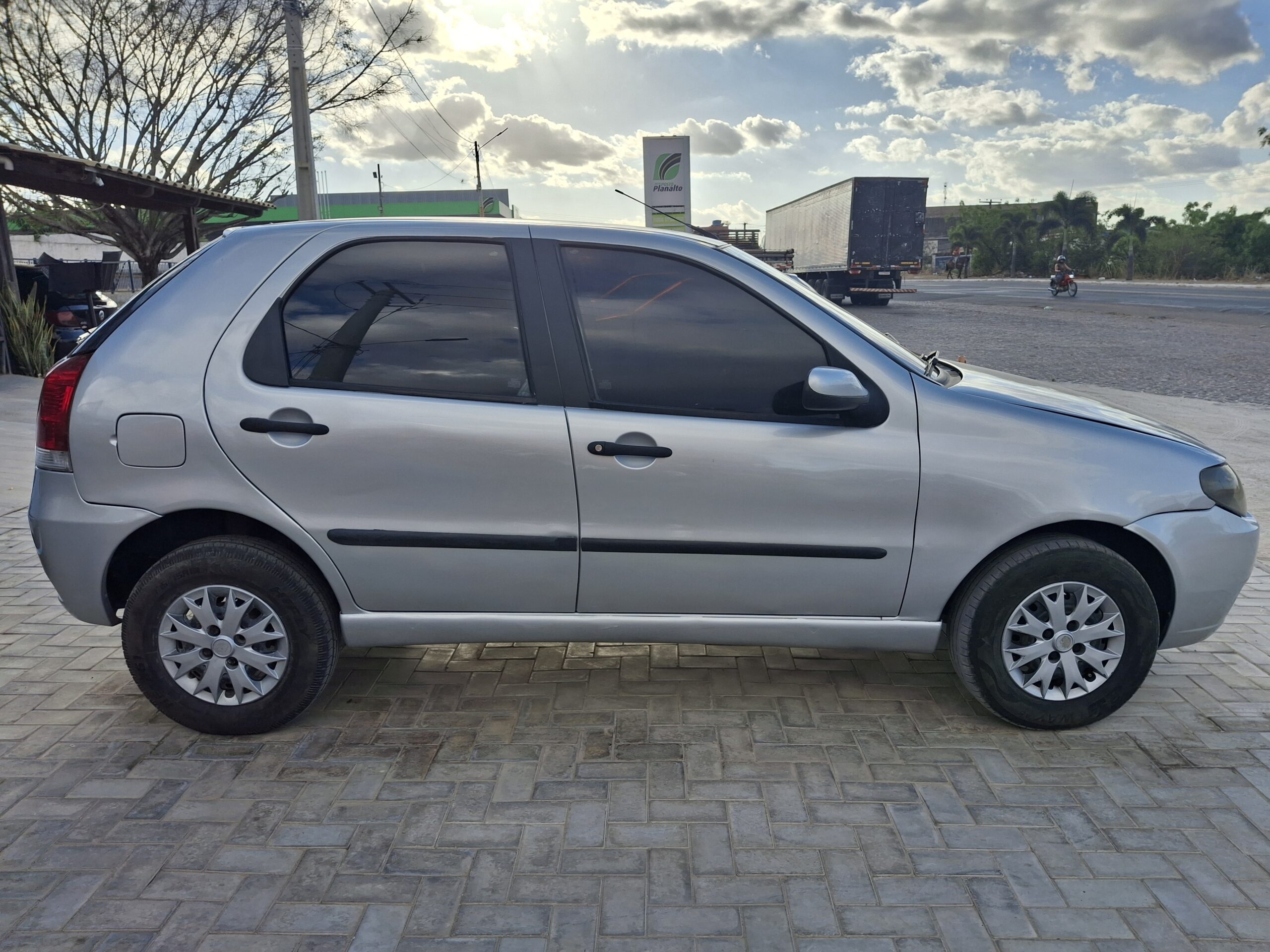 
								PALIO 1.0 ECONOMY FIRE FLEX 8V 4P 2010 full									