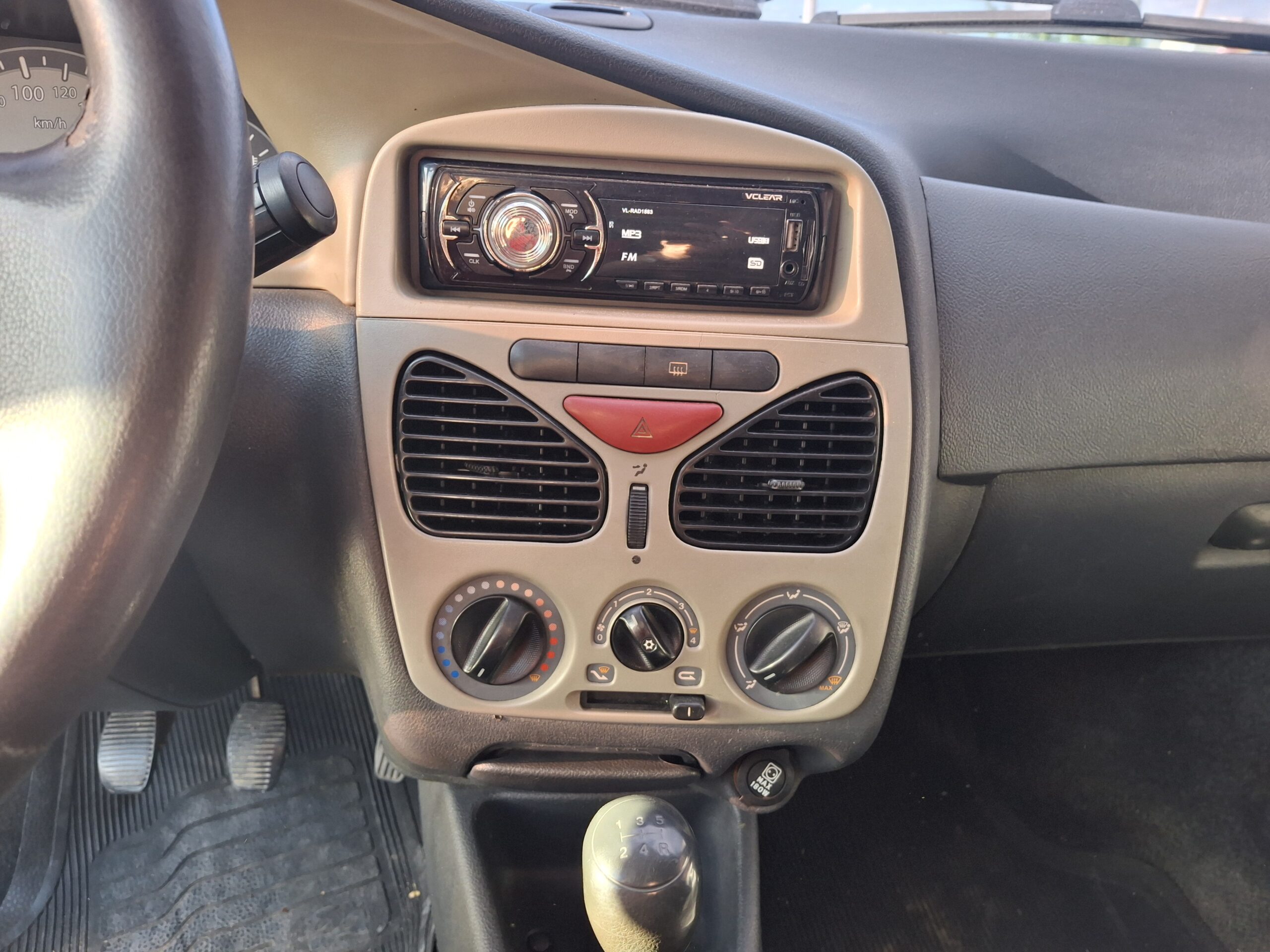 
								PALIO 1.0 ECONOMY FIRE FLEX 8V 4P 2010 full									