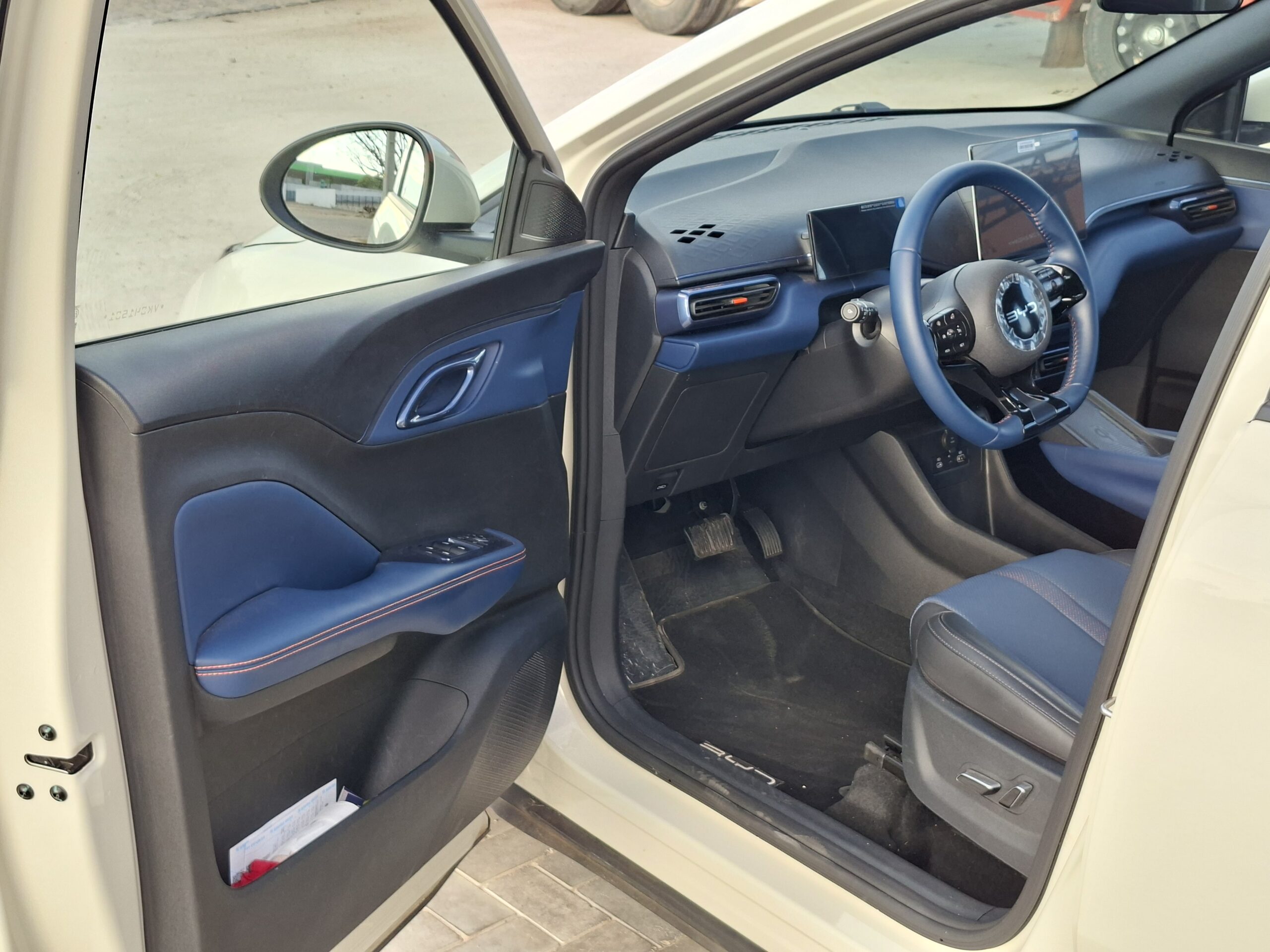 
								BYD DOLPHIN MINI full									