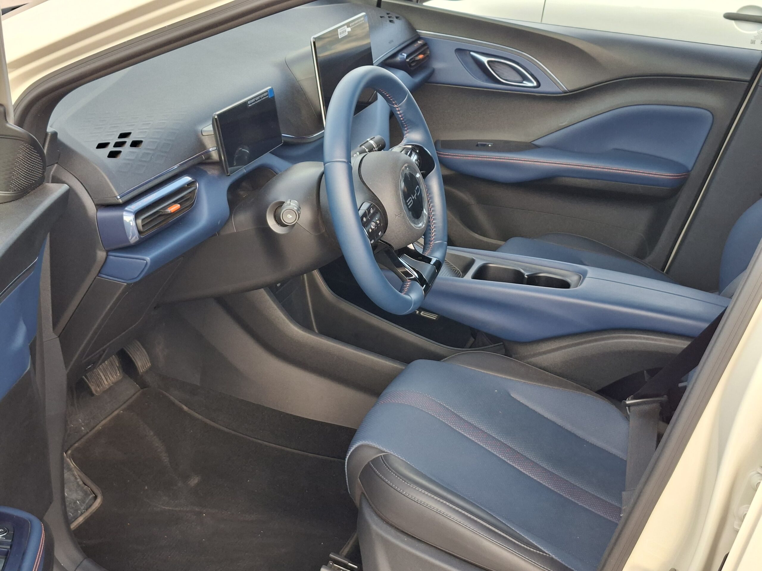 
								BYD DOLPHIN MINI full									