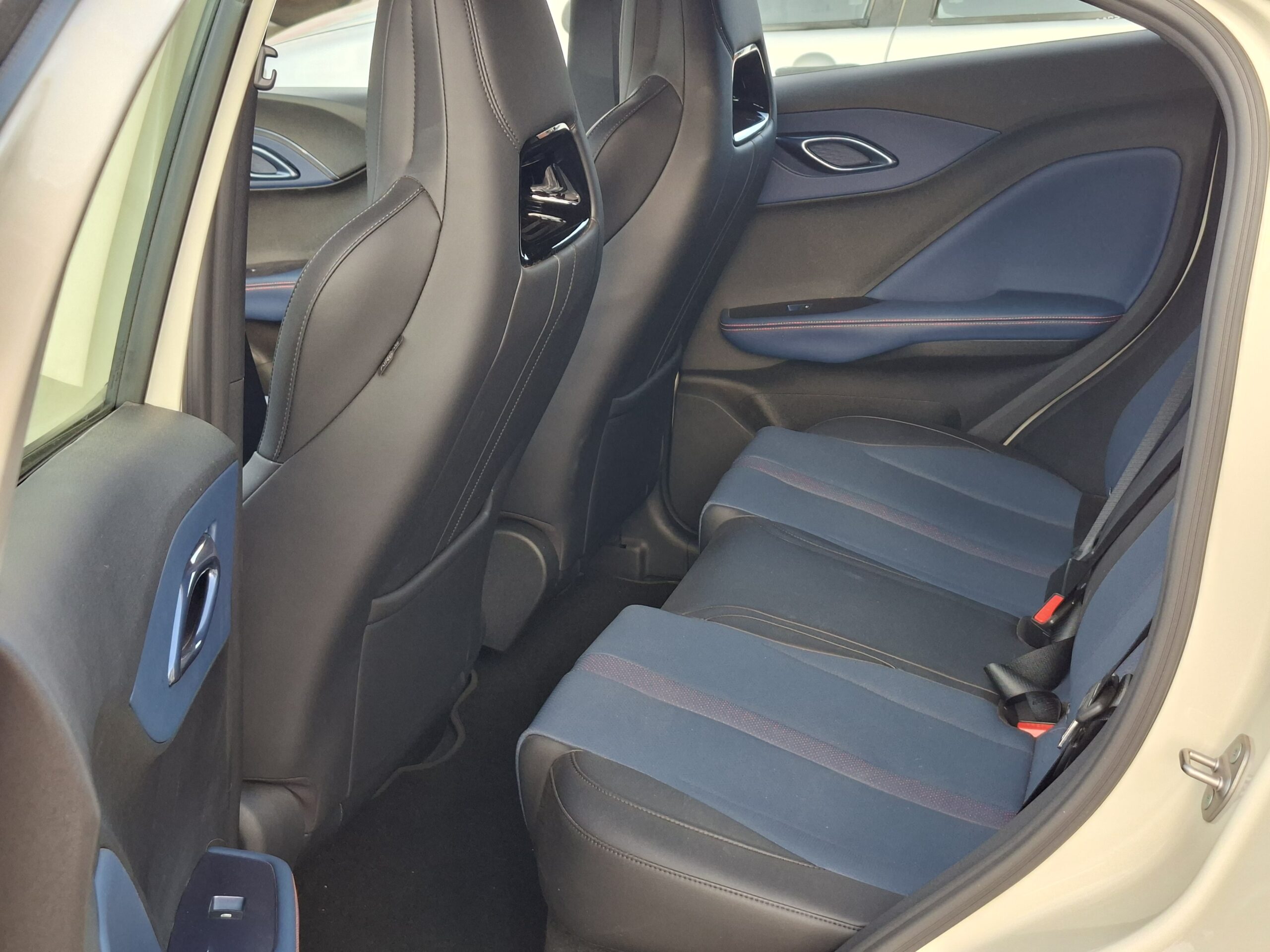 
								BYD DOLPHIN MINI full									