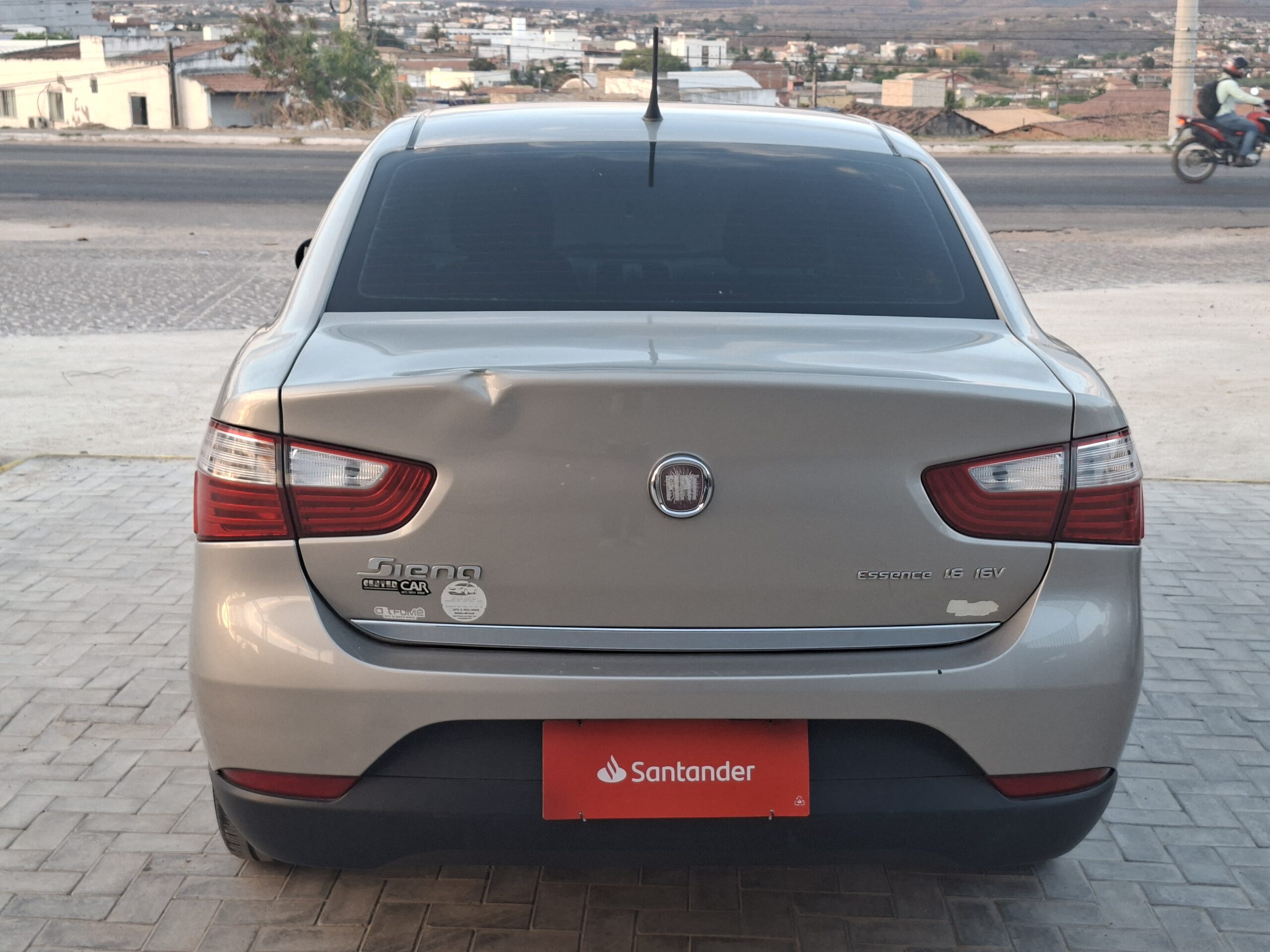 
								FIAT GRAND SIENA ESSENCE 1.6 16V 2015 full									