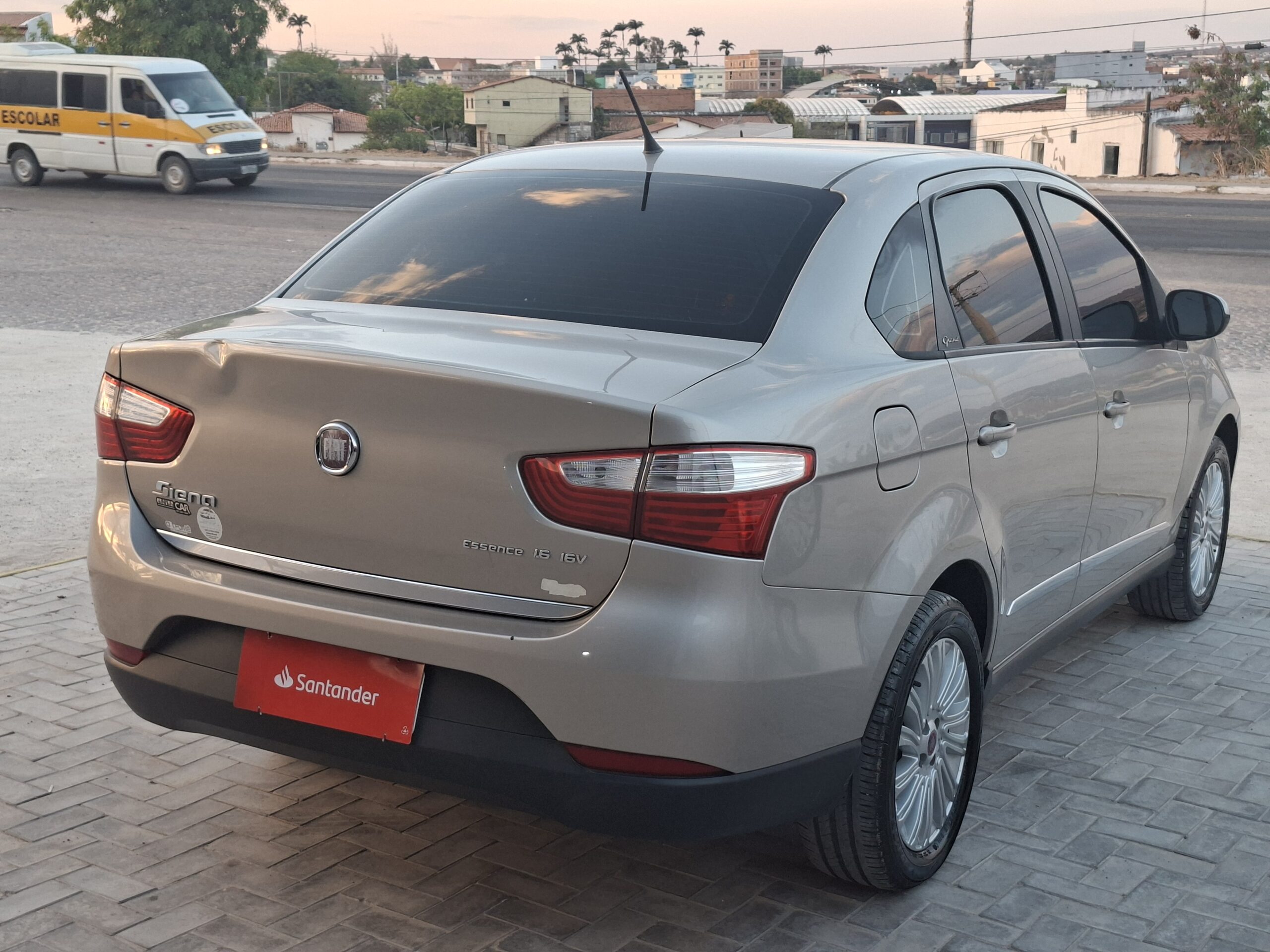 
								FIAT GRAND SIENA ESSENCE 1.6 16V 2015 full									