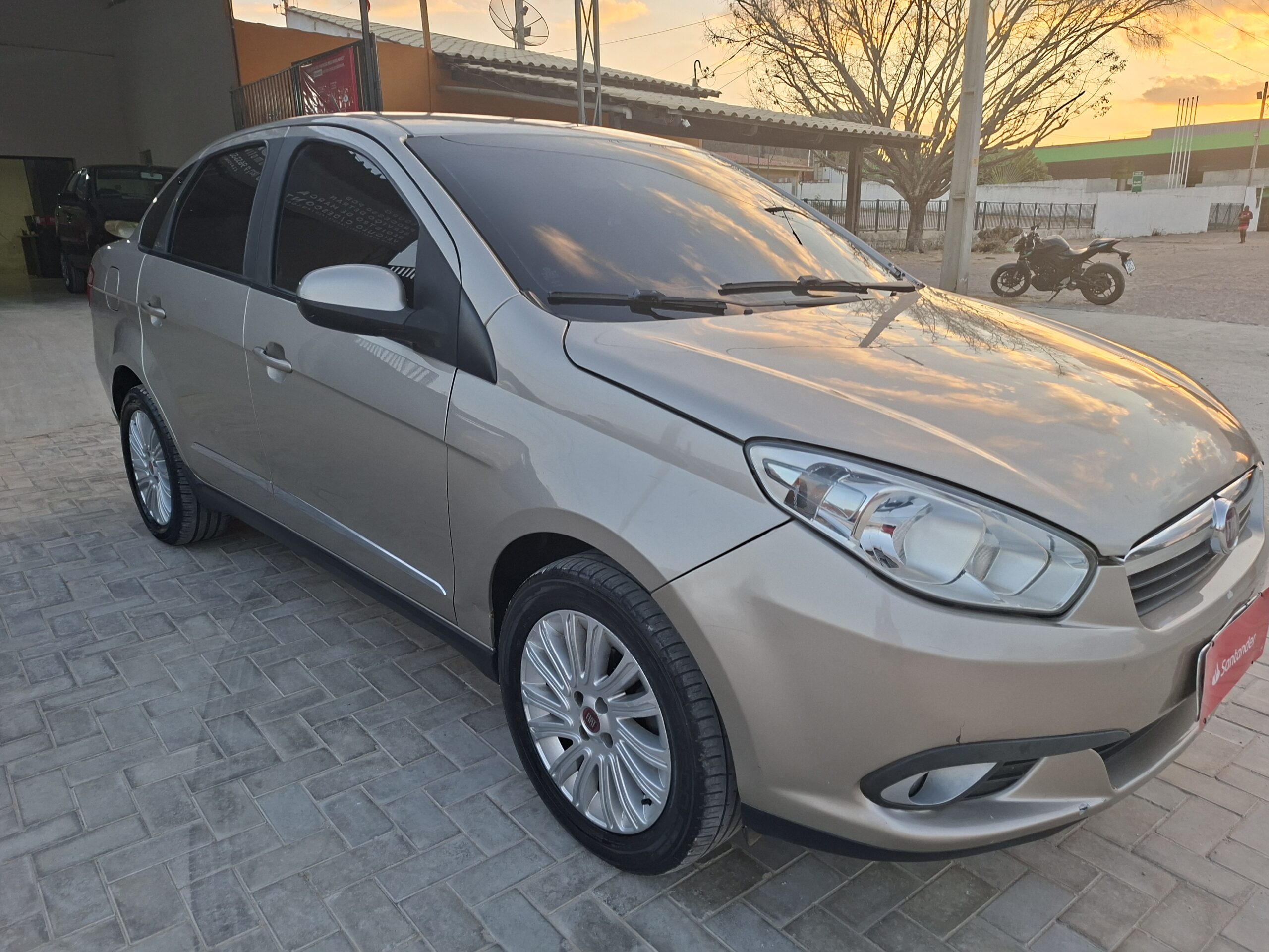 
								FIAT GRAND SIENA ESSENCE 1.6 16V 2015 full									