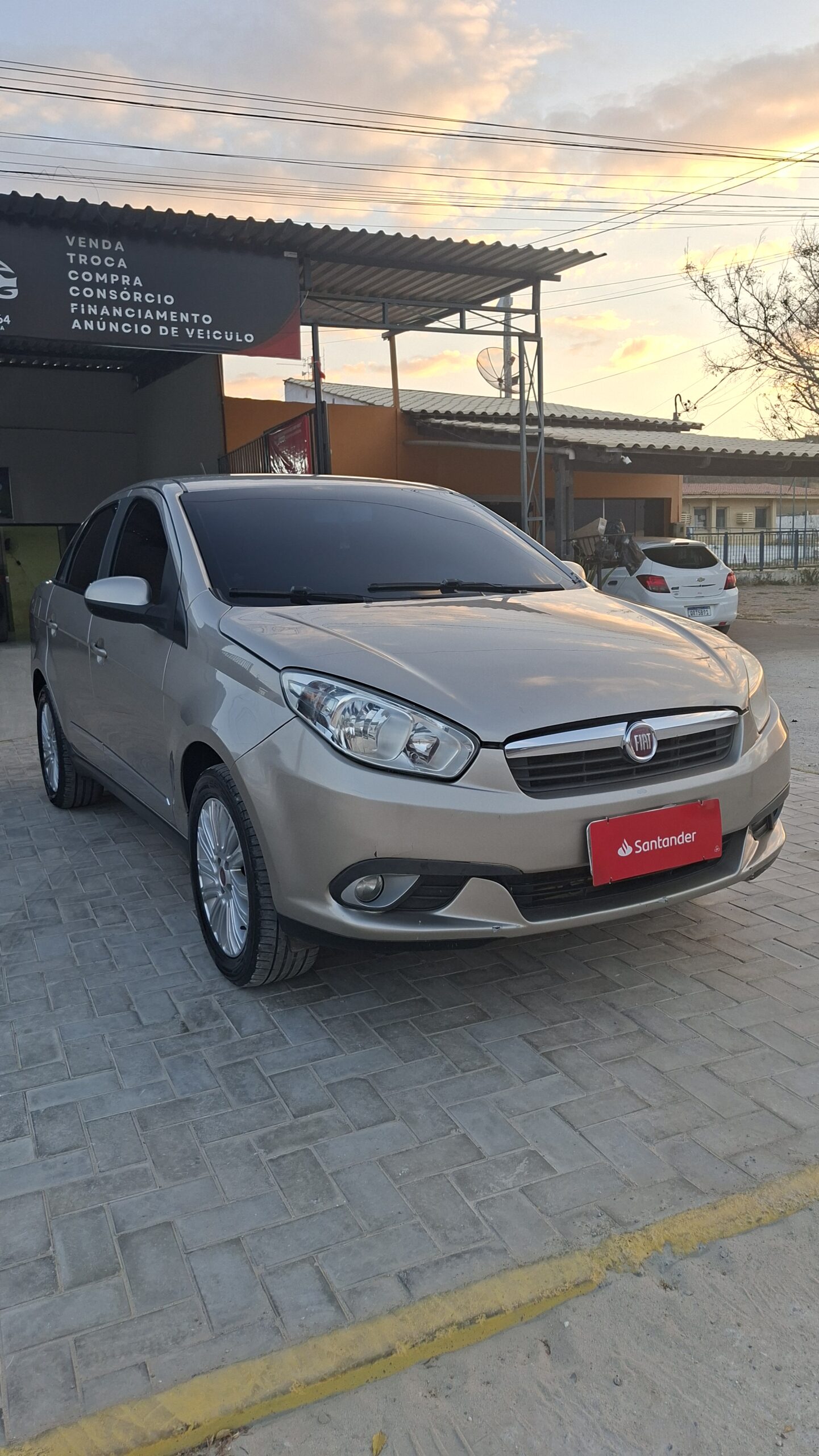 
								FIAT GRAND SIENA ESSENCE 1.6 16V 2015 full									