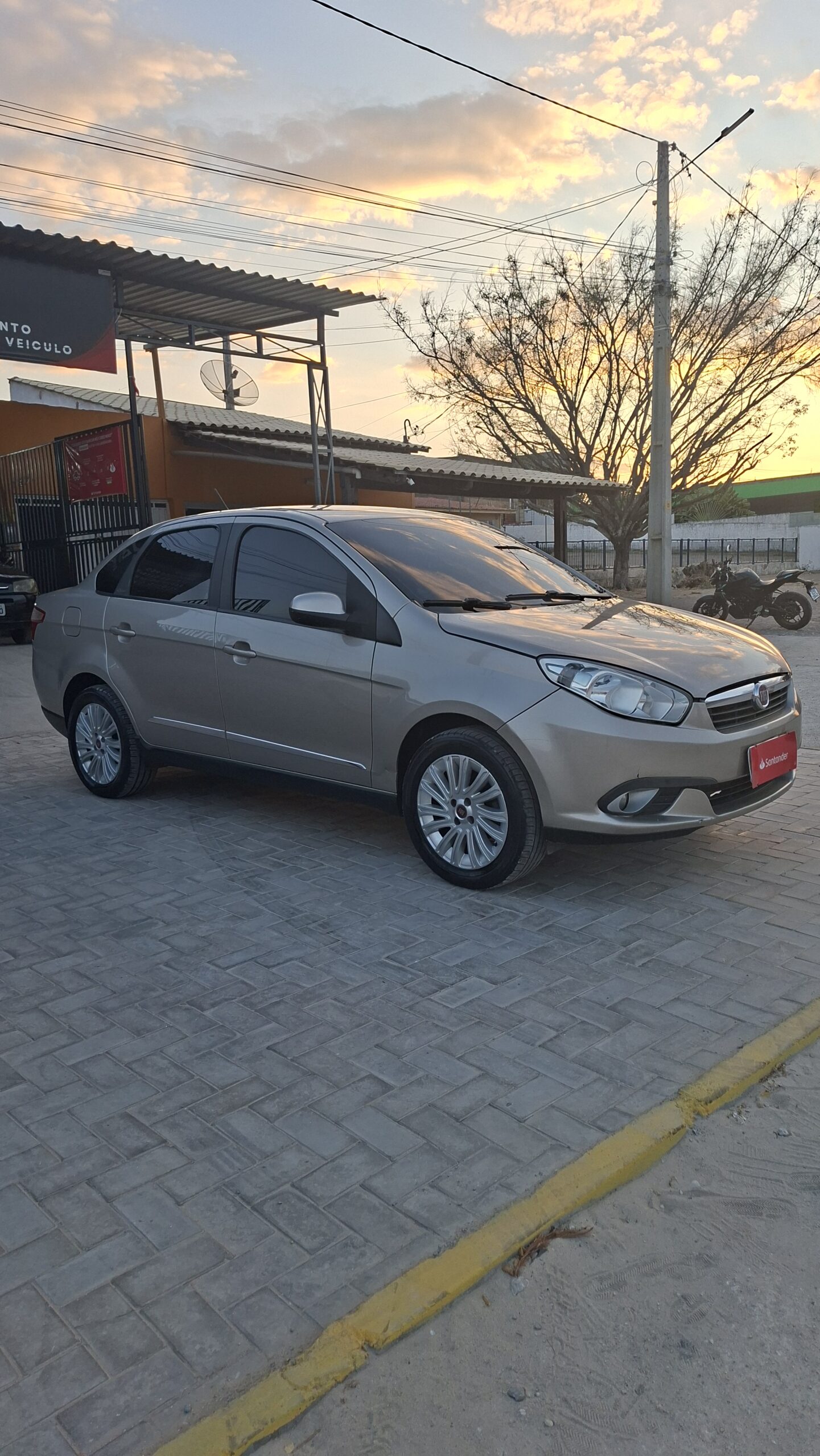 
								FIAT GRAND SIENA ESSENCE 1.6 16V 2015 full									