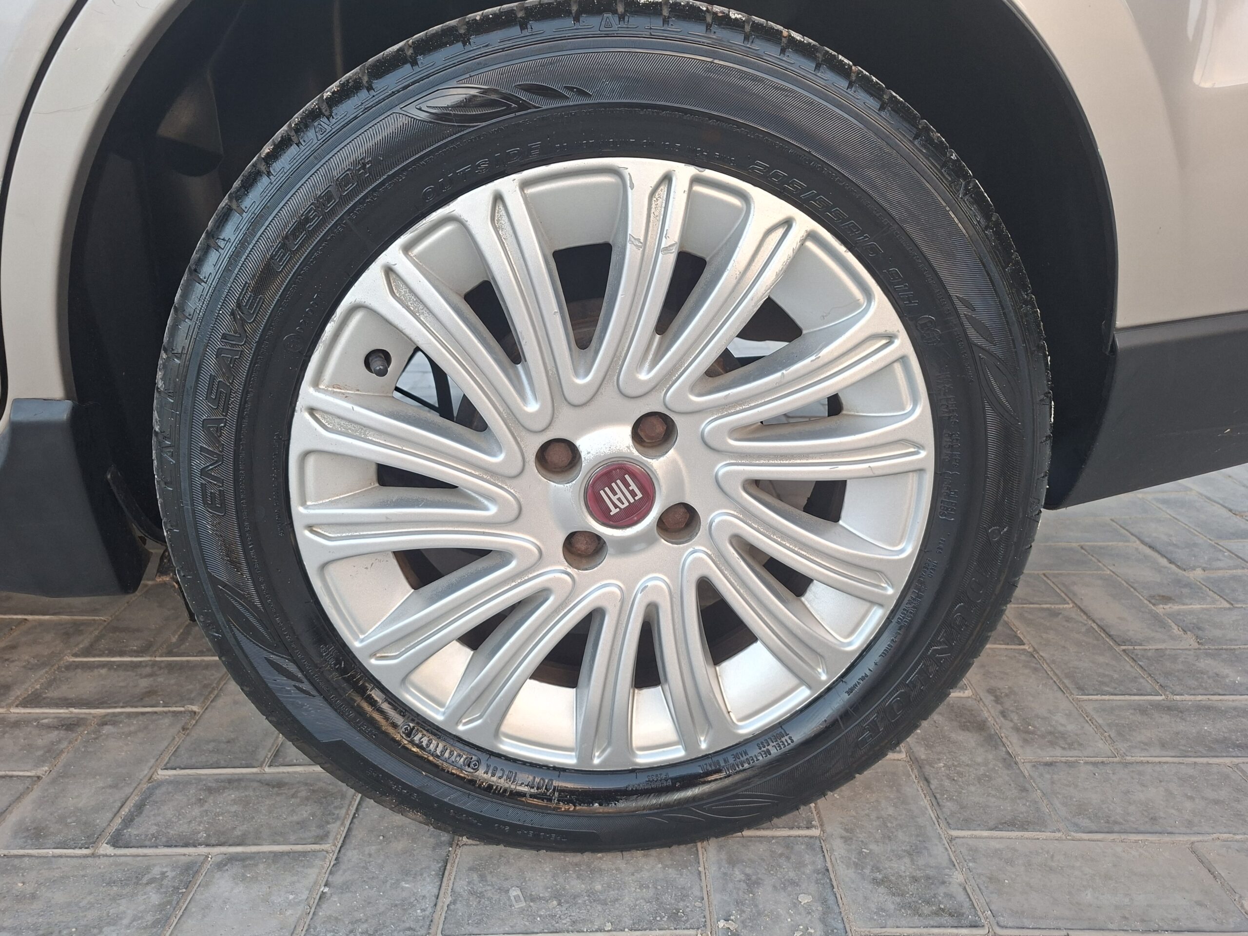 
								FIAT GRAND SIENA ESSENCE 1.6 16V 2015 full									