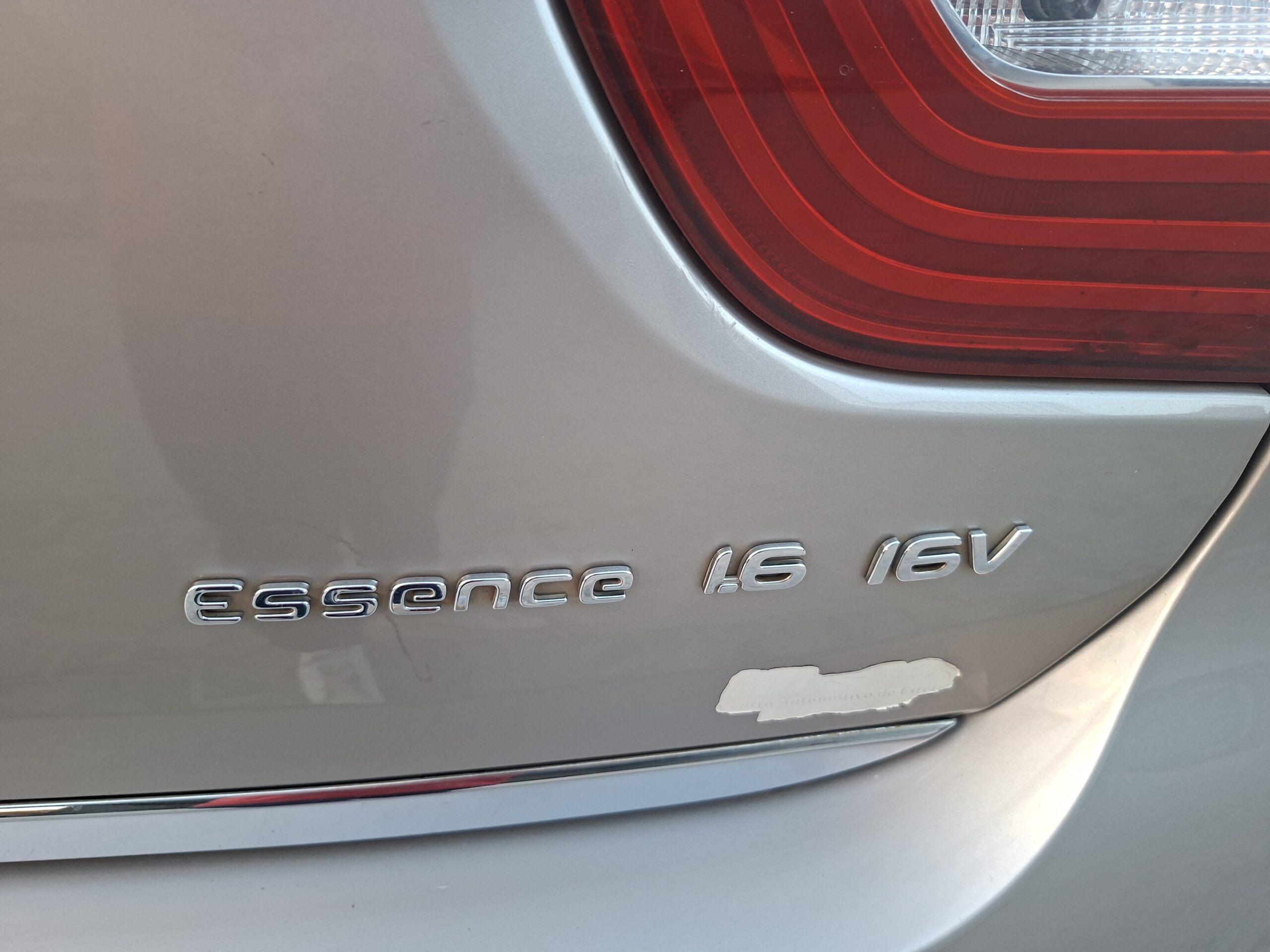 
								FIAT GRAND SIENA ESSENCE 1.6 16V 2015 full									