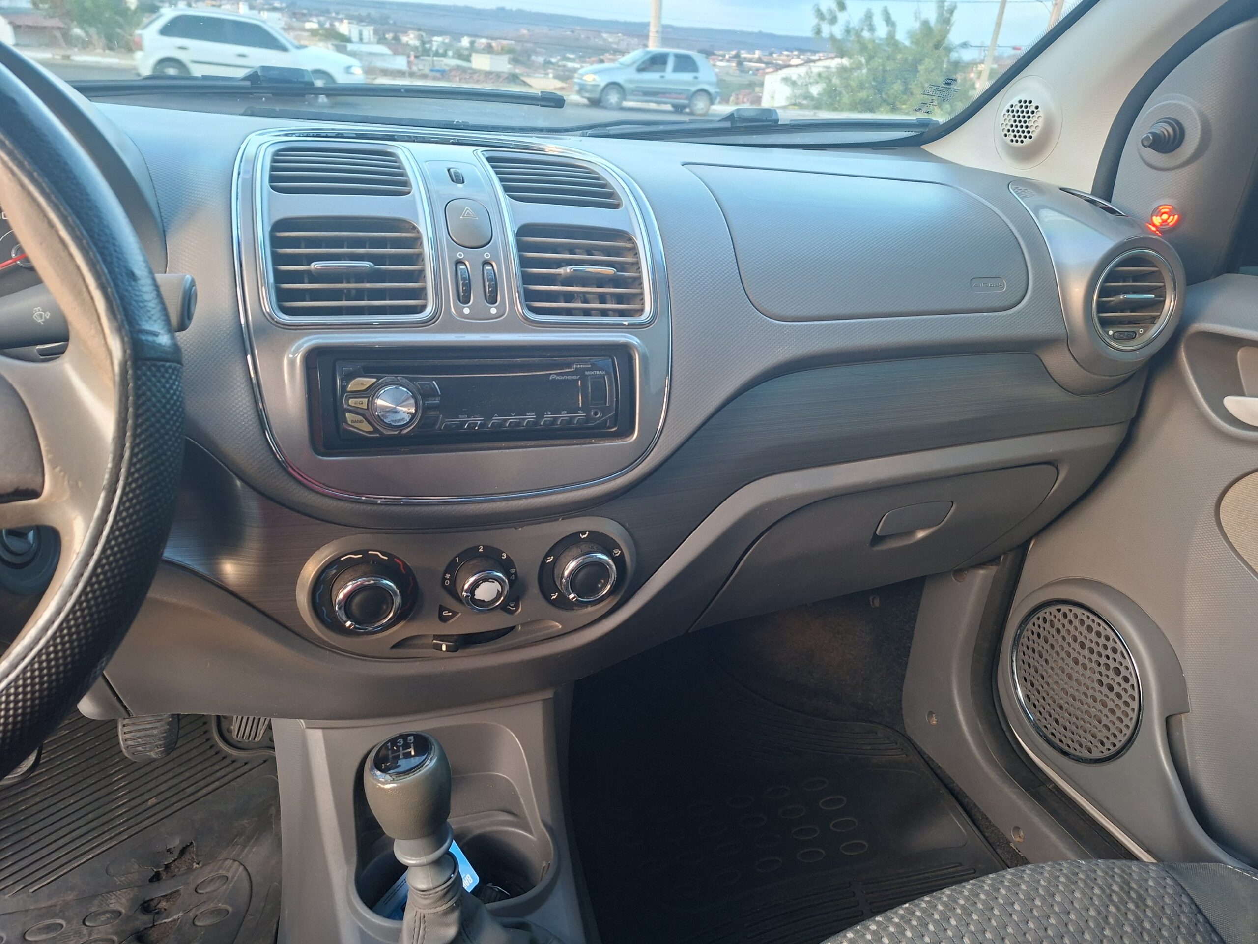 
								FIAT GRAND SIENA ESSENCE 1.6 16V 2015 full									