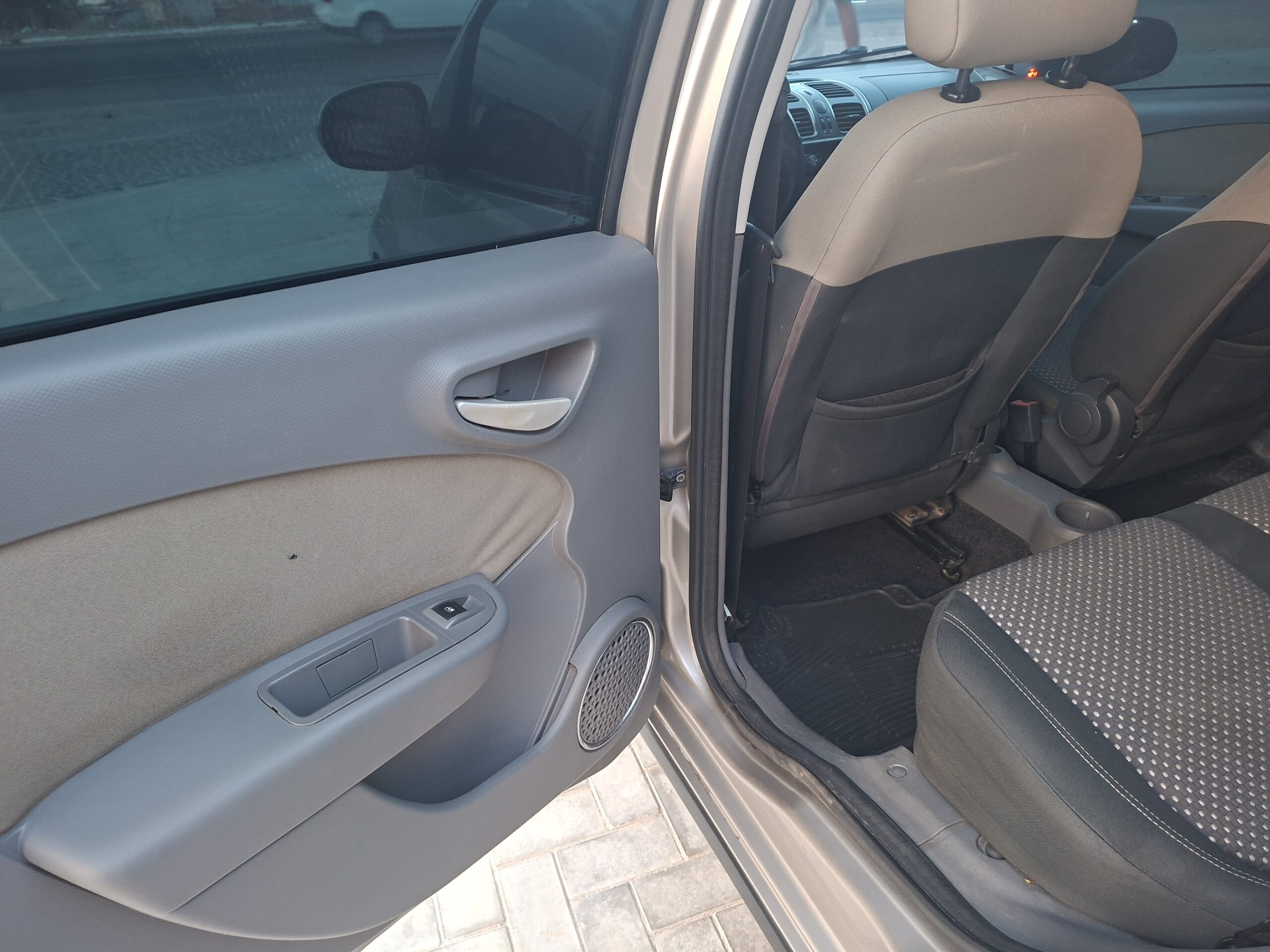
								FIAT GRAND SIENA ESSENCE 1.6 16V 2015 full									