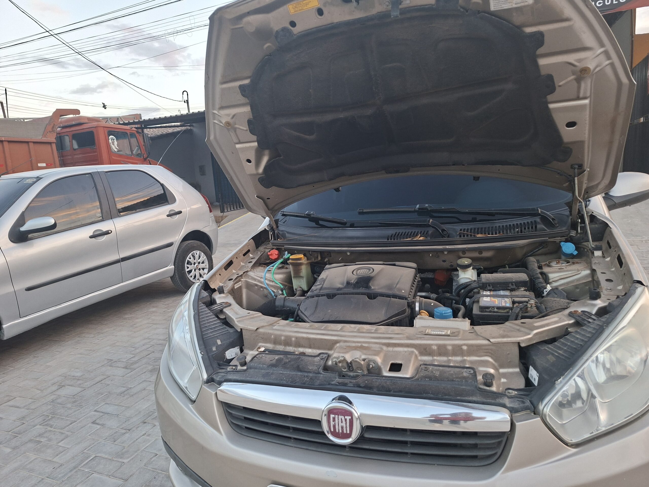 
								FIAT GRAND SIENA ESSENCE 1.6 16V 2015 full									