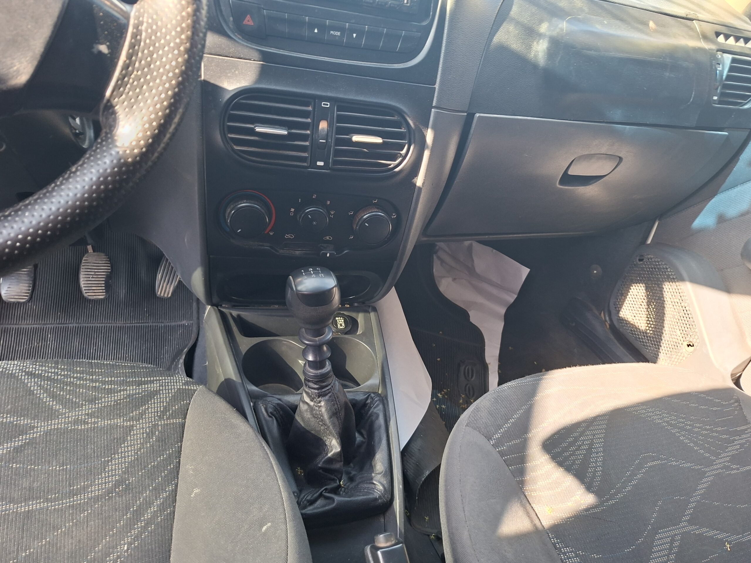 
								FIAT STRADA WORKING CE 1.4 2015 full									