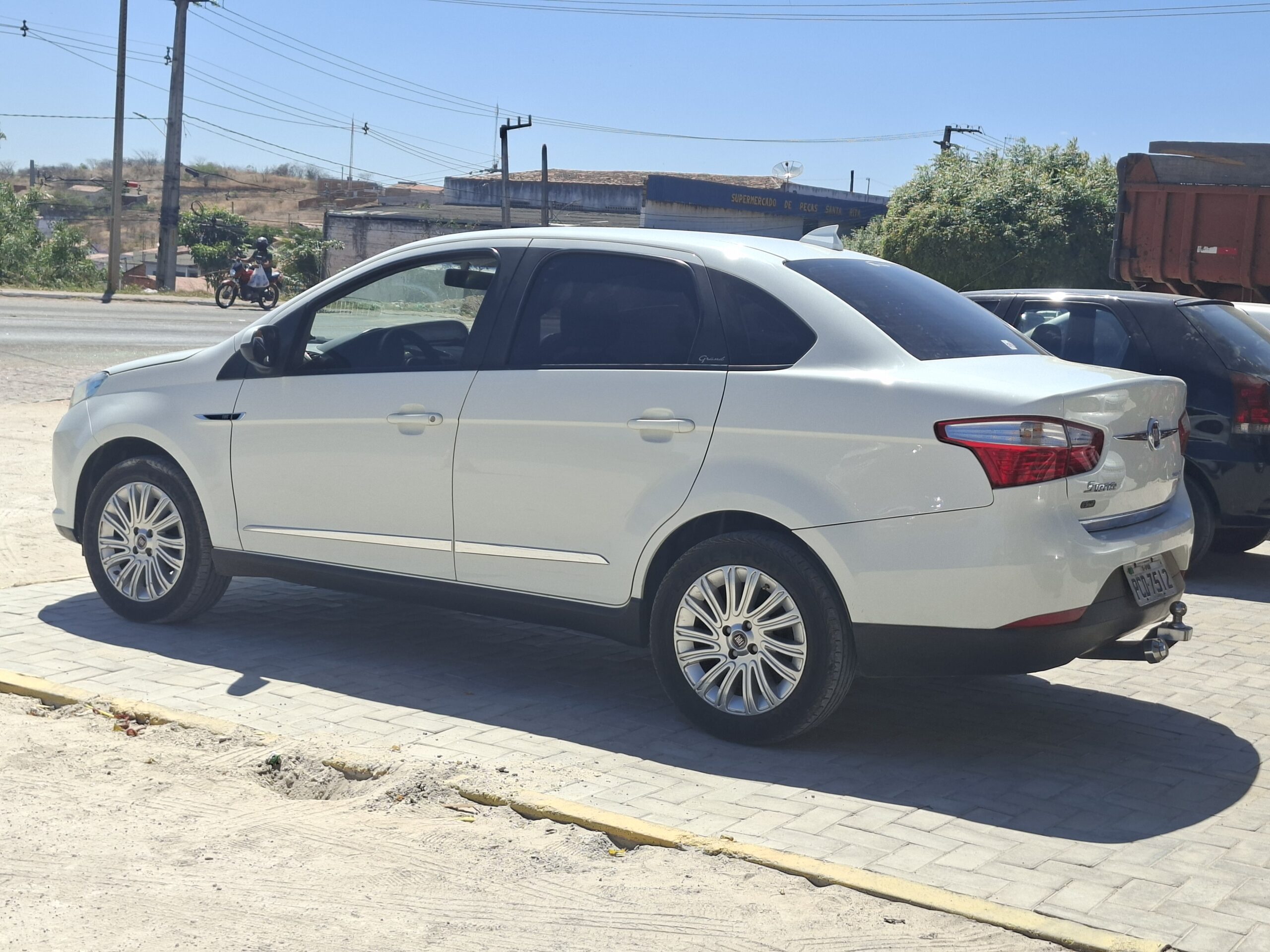 
								FIAT GRAND SIENA ESSENCE SUBLIME 1.6 2015 full									
