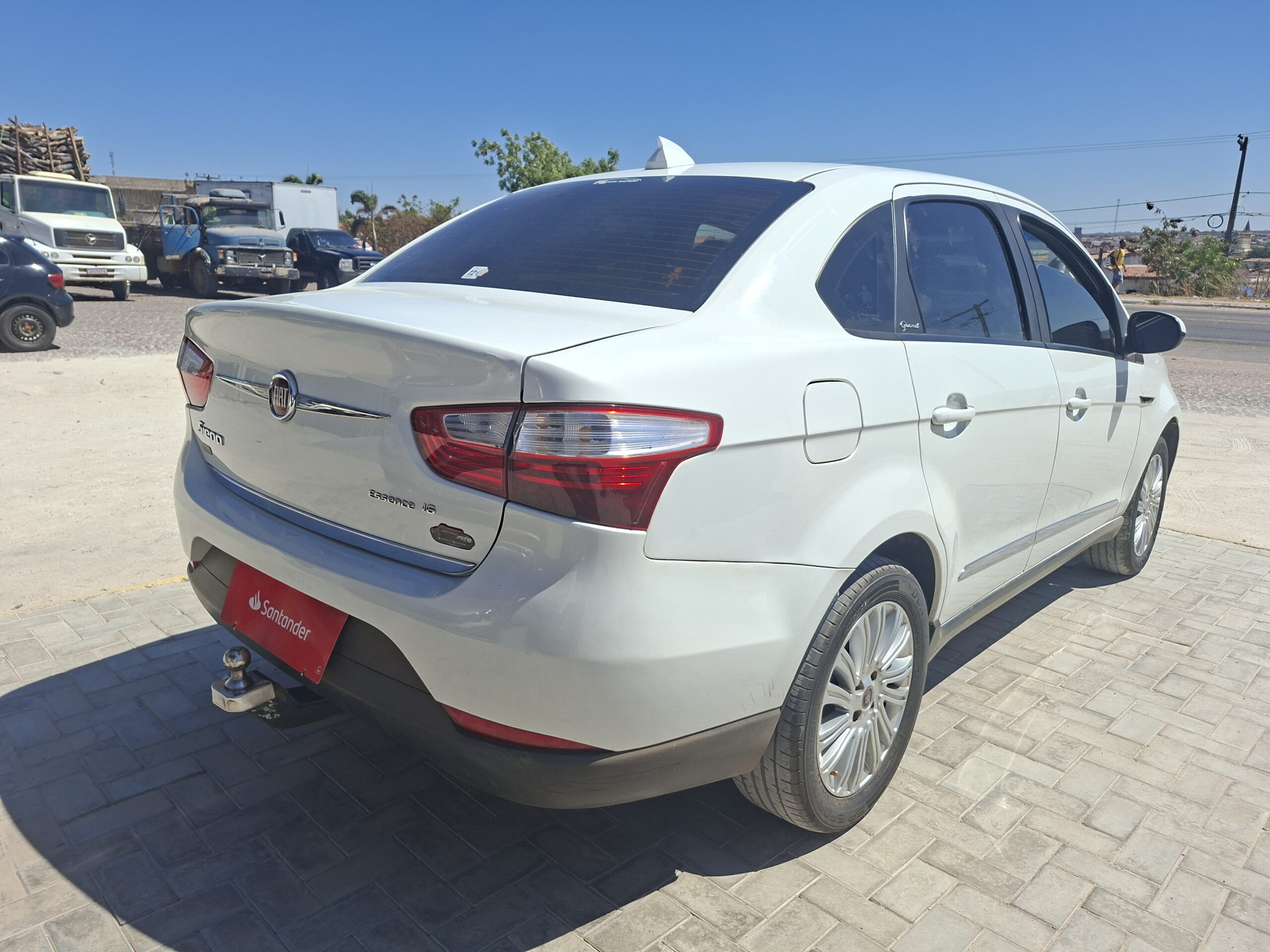 
								FIAT GRAND SIENA ESSENCE SUBLIME 1.6 2015 full									