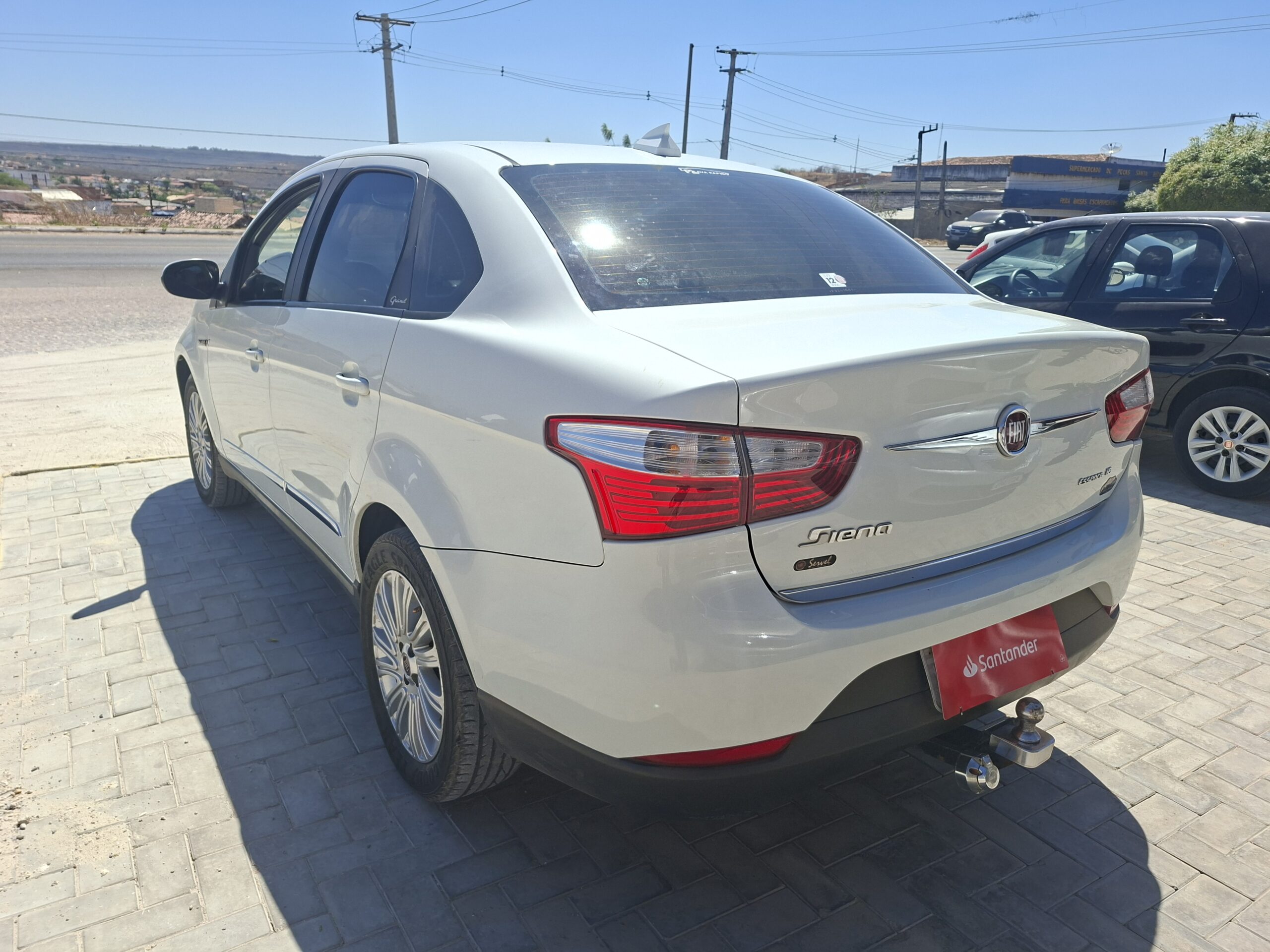 
								FIAT GRAND SIENA ESSENCE SUBLIME 1.6 2015 full									