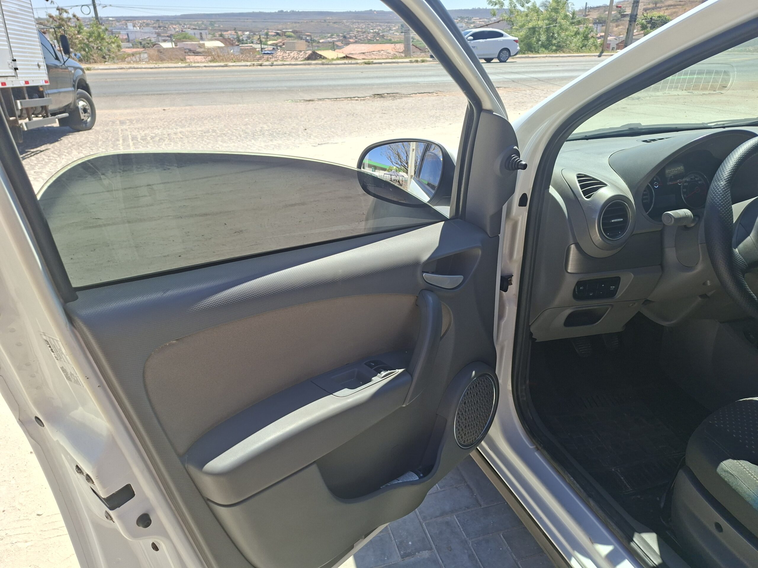 
								FIAT GRAND SIENA ESSENCE SUBLIME 1.6 2015 full									