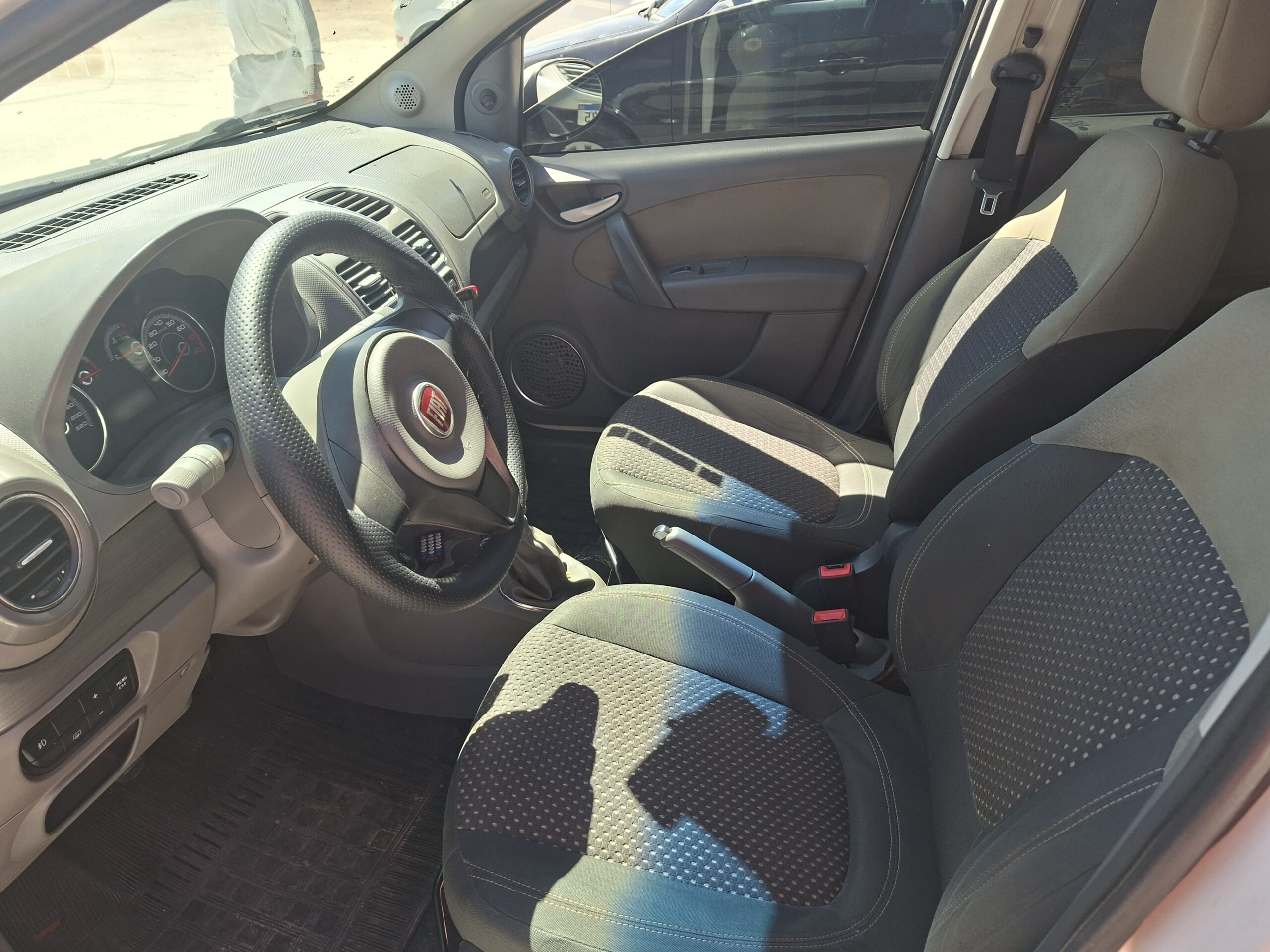 
								FIAT GRAND SIENA ESSENCE SUBLIME 1.6 2015 full									