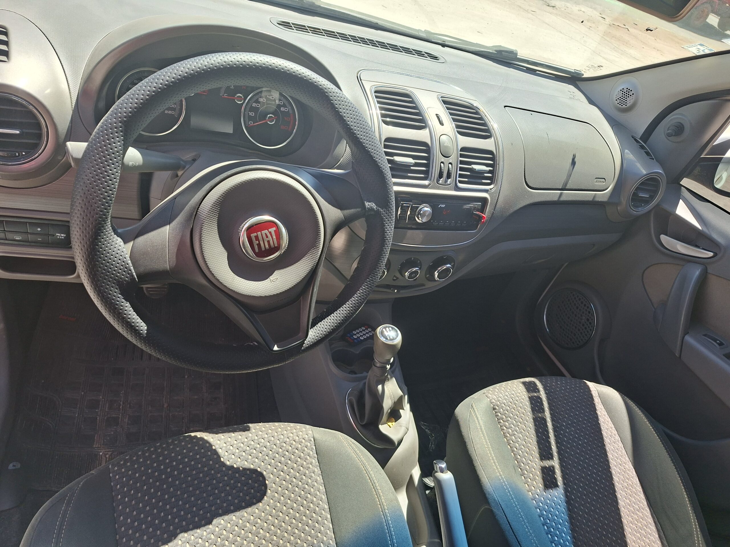 
								FIAT GRAND SIENA ESSENCE SUBLIME 1.6 2015 full									