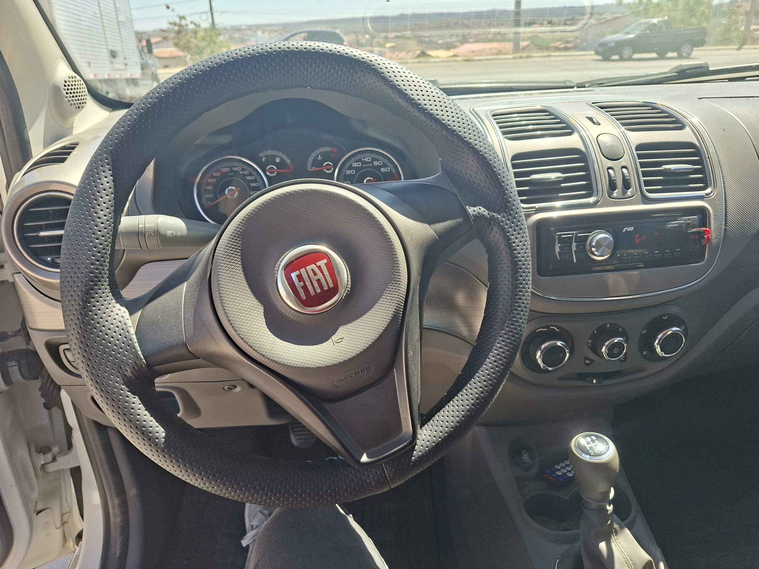 
								FIAT GRAND SIENA ESSENCE SUBLIME 1.6 2015 full									