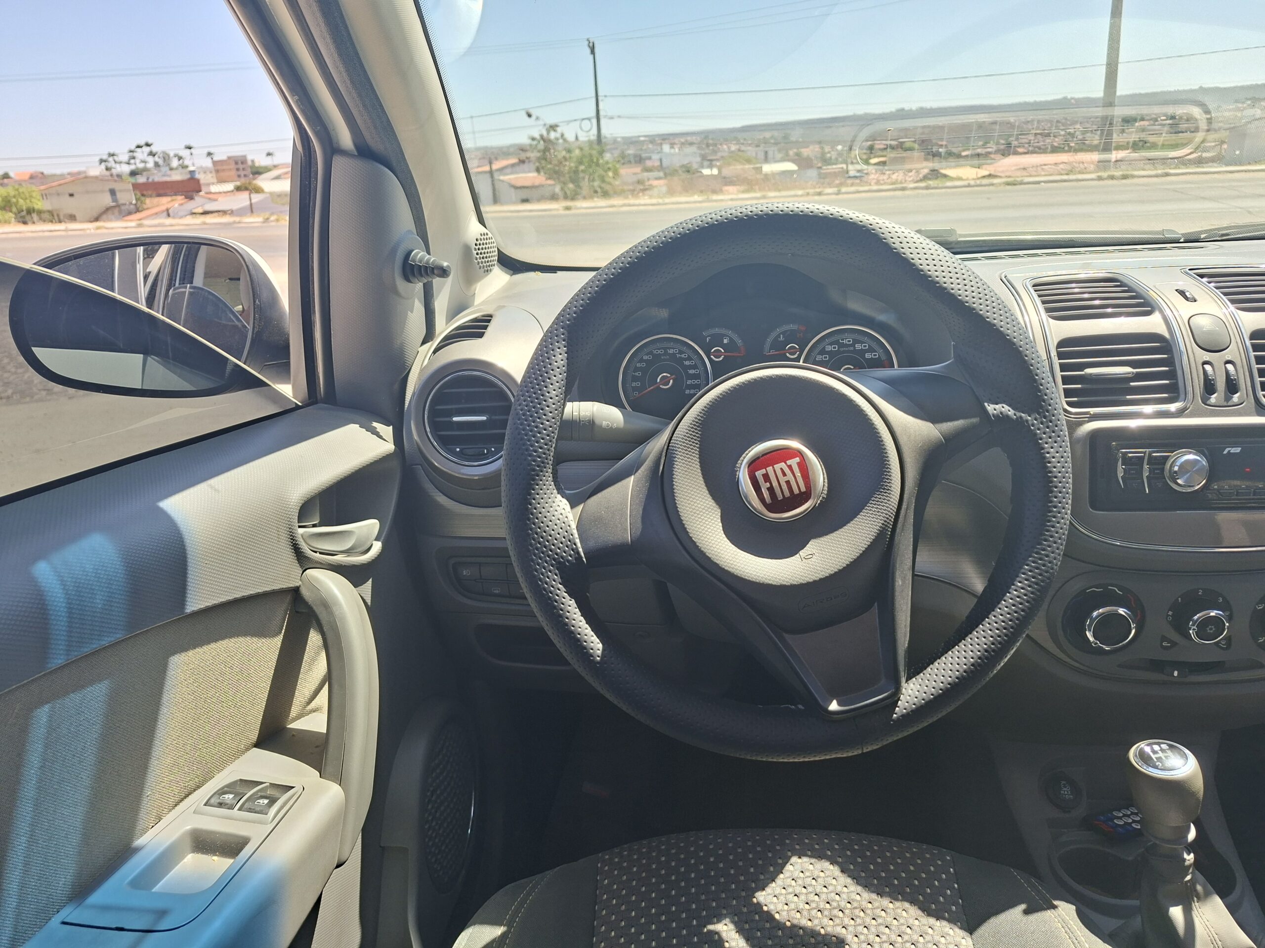 
								FIAT GRAND SIENA ESSENCE SUBLIME 1.6 2015 full									