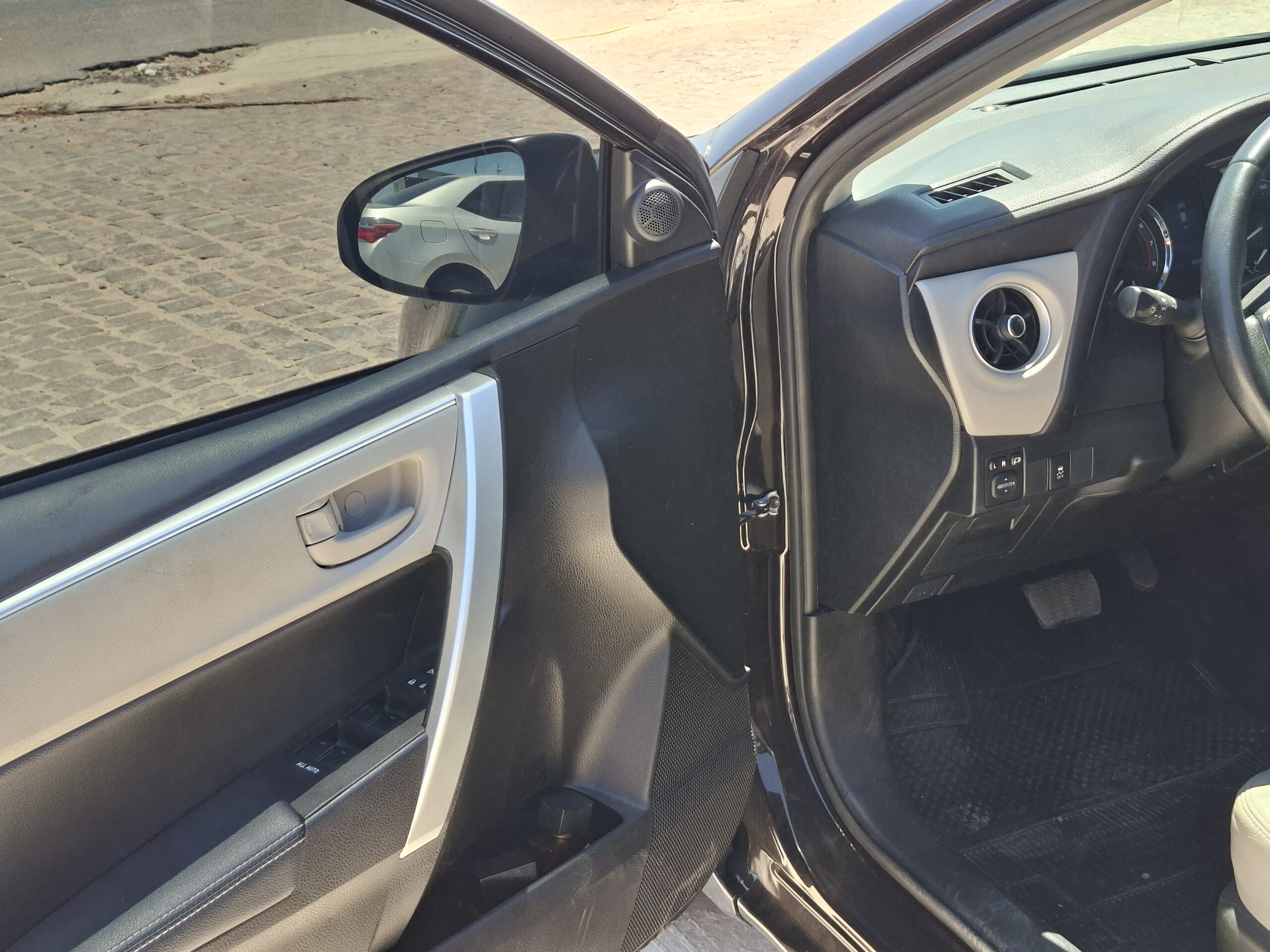 
								TOYOTA COROLLA XEI 2.0 A/T 2018 full									