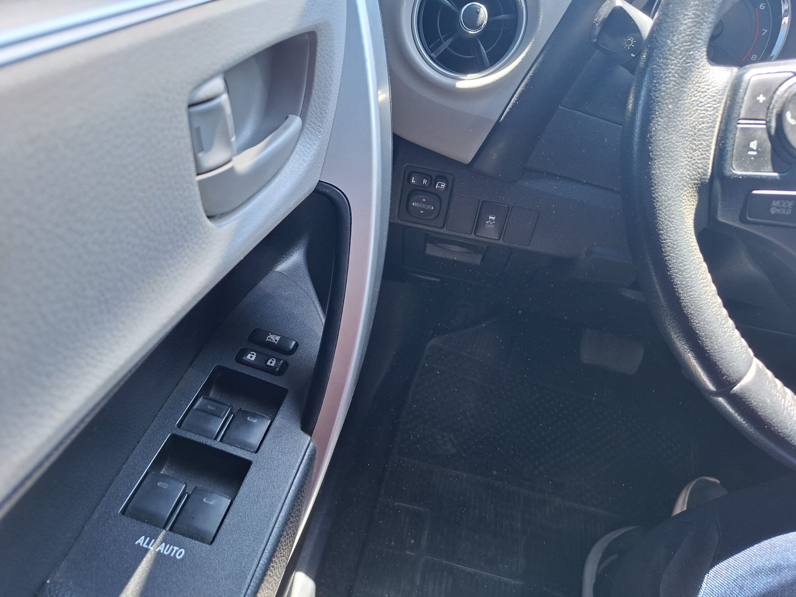 
								TOYOTA COROLLA XEI 2.0 A/T 2018 full									