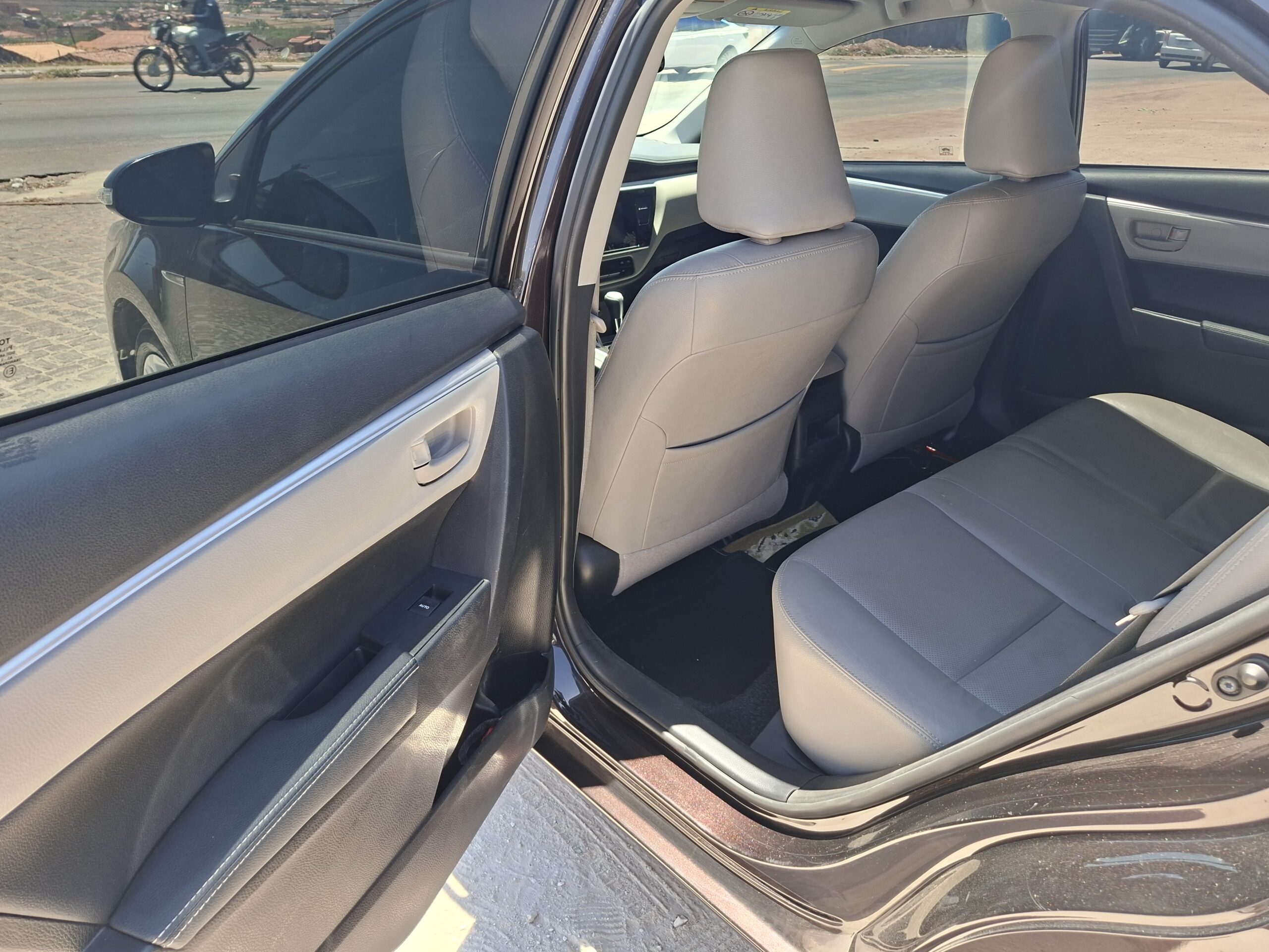 
								TOYOTA COROLLA XEI 2.0 A/T 2018 full									