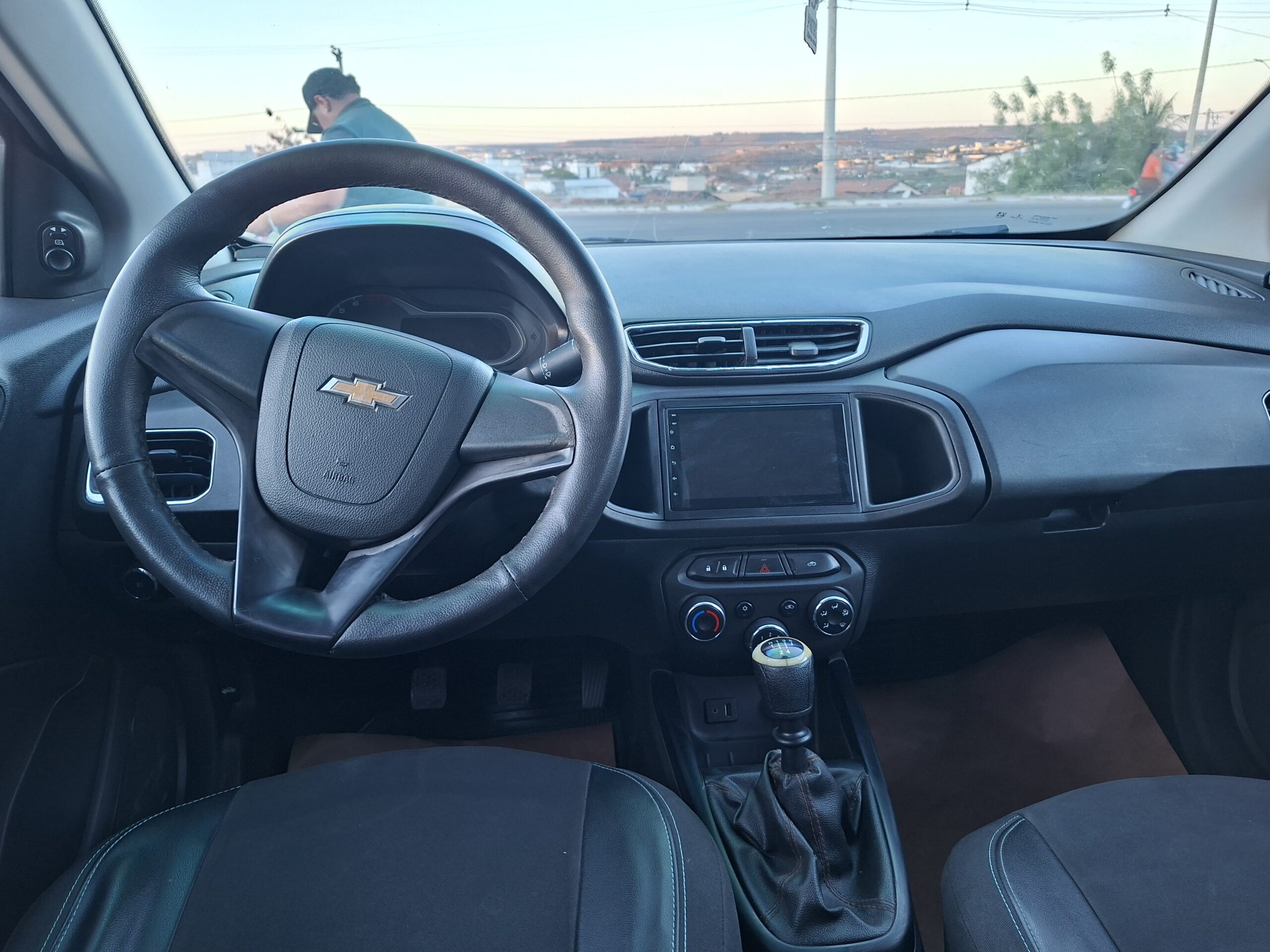 
								CHEVROLET ONIX MT LTZ 1.4 2014 full									