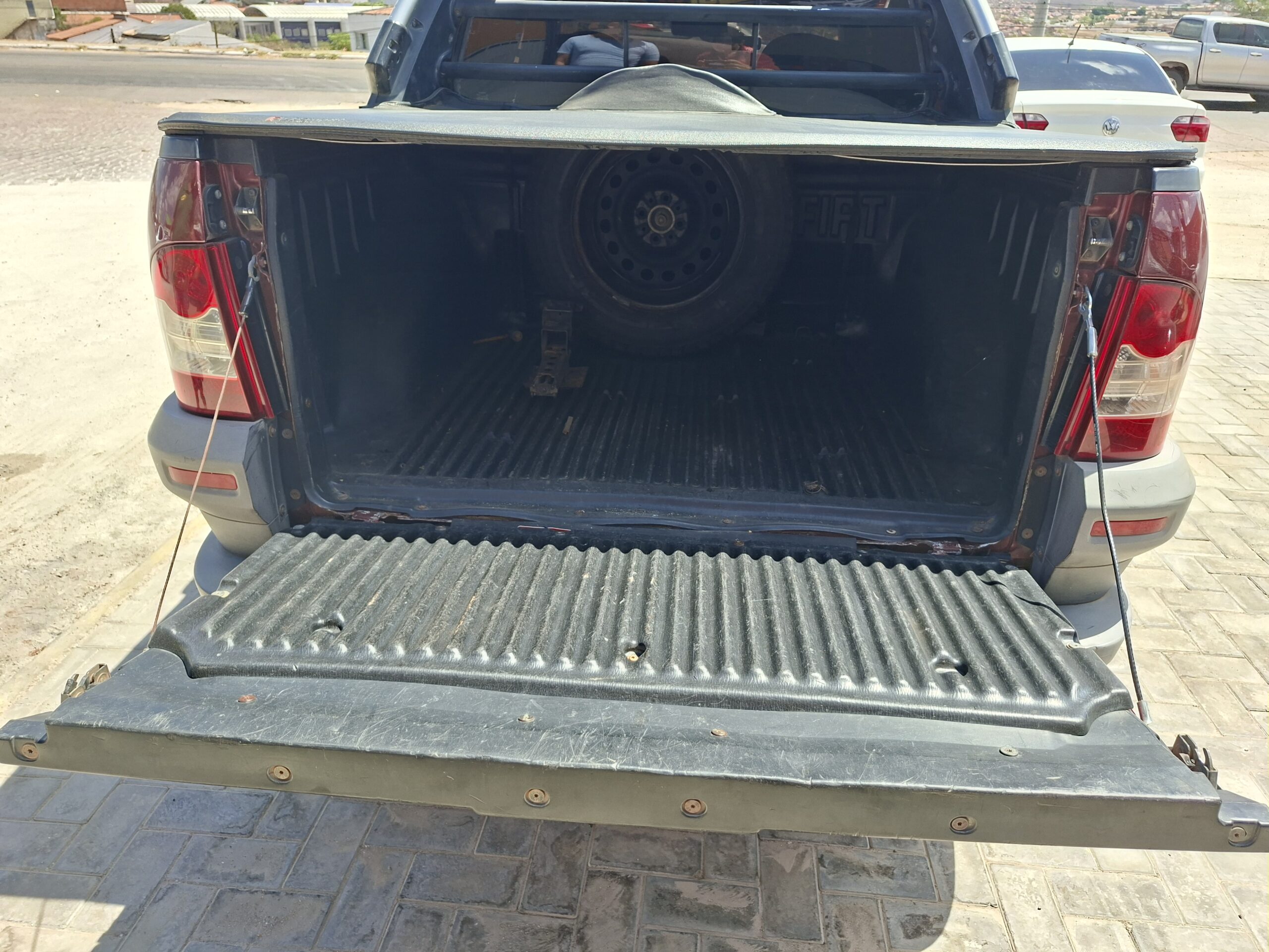 
								FIAT STRADA ADVENTURE CD 1.8 FLEX 2P 2010 full									