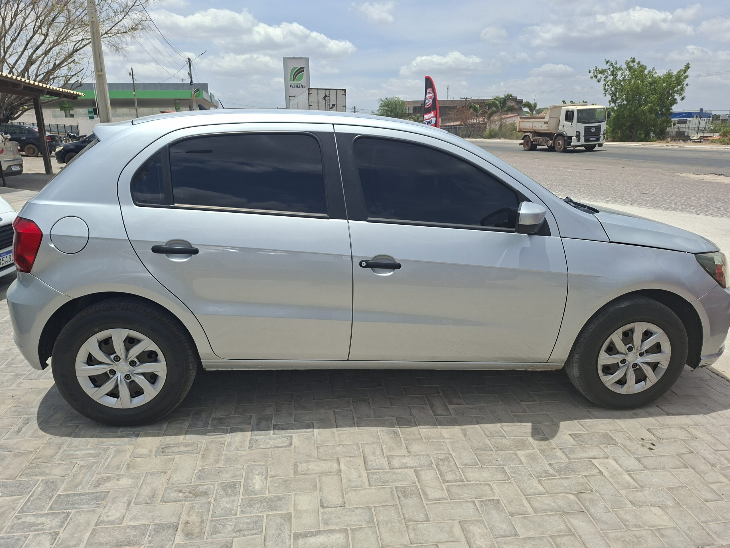 
								Volkswagen Gol 1.0 Flex 12V 5P full									