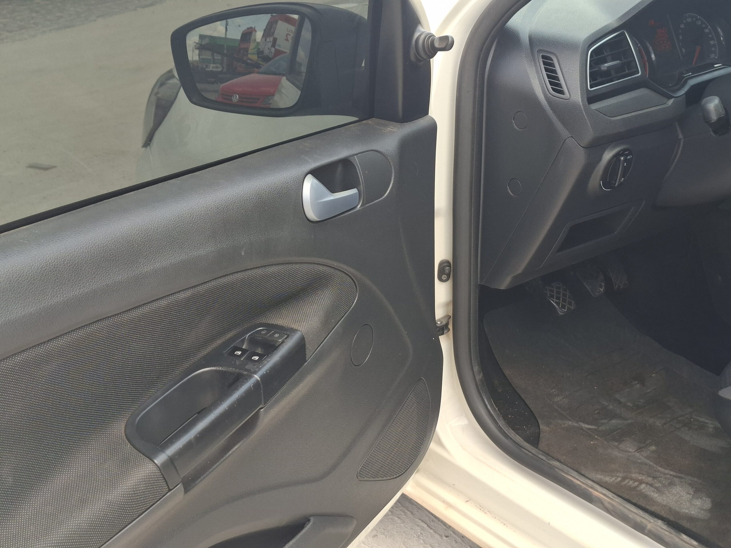 
								VOLKSWAGEN GOL 1.0 MPI FLEX 2019 full									