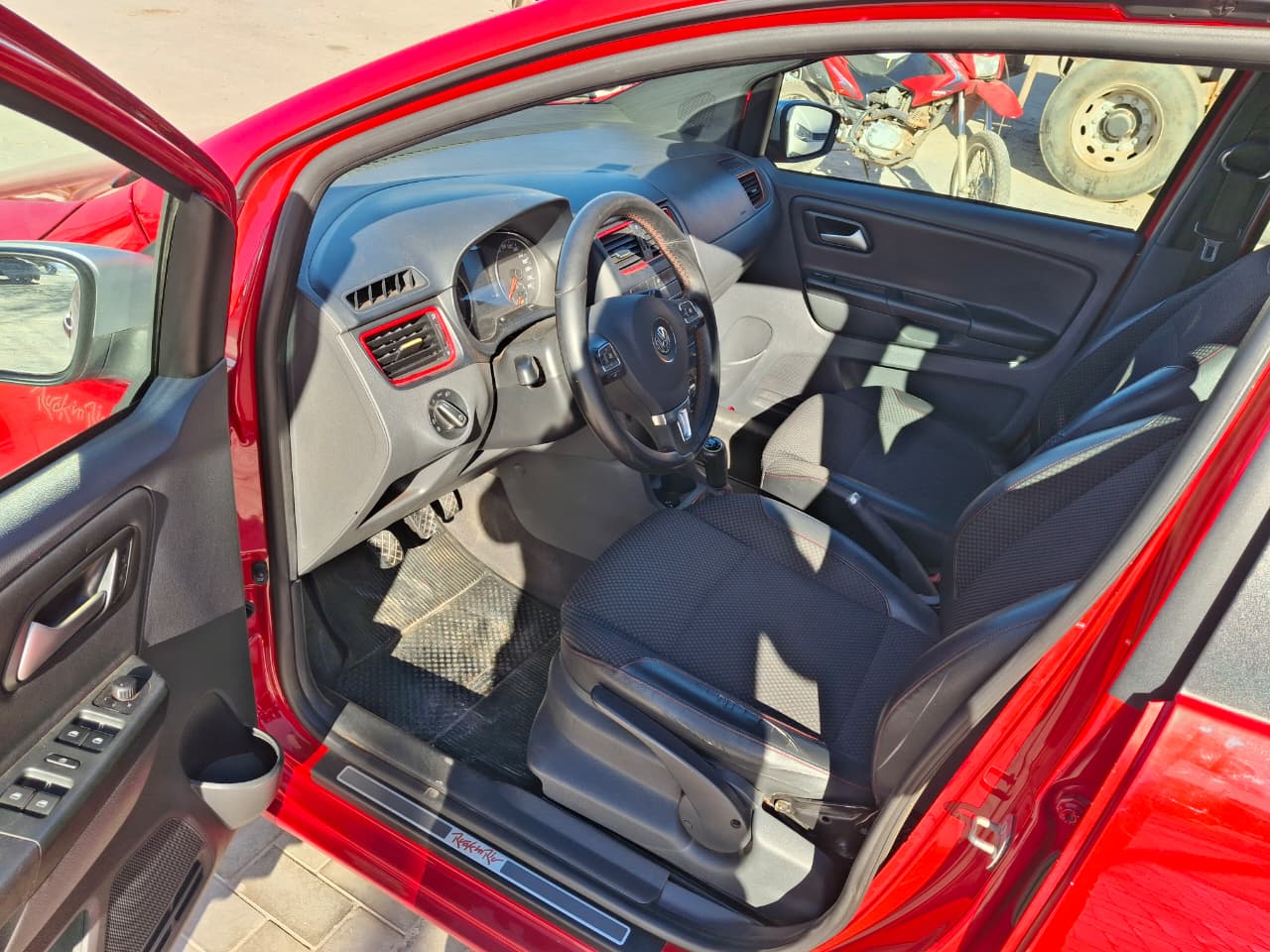 
								VOLKSWAGEN FOX 1.6 Mi TOTAL FLEX ROCK IN RIO 2014 full									