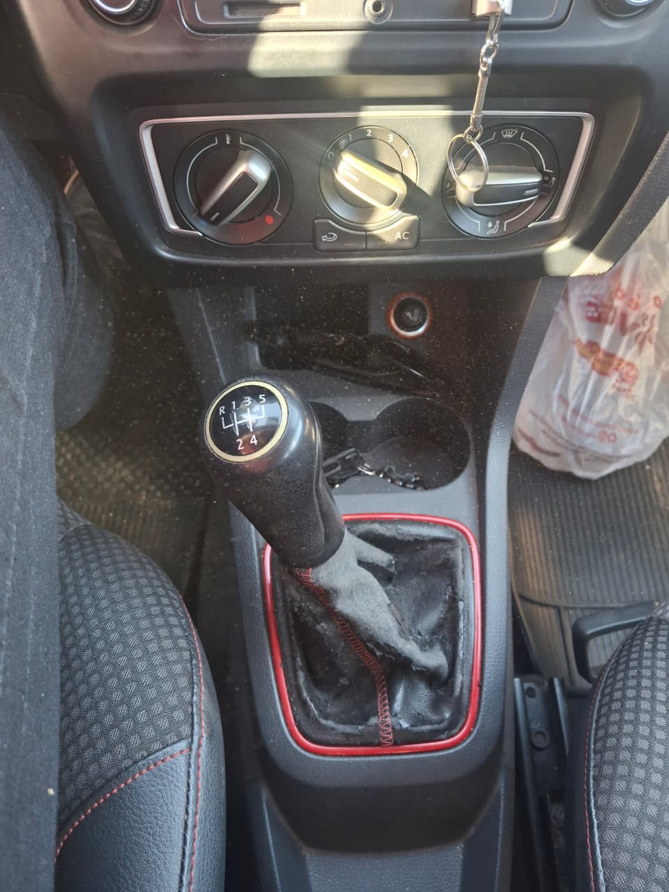 
								VOLKSWAGEN FOX 1.6 Mi TOTAL FLEX ROCK IN RIO 2014 full									